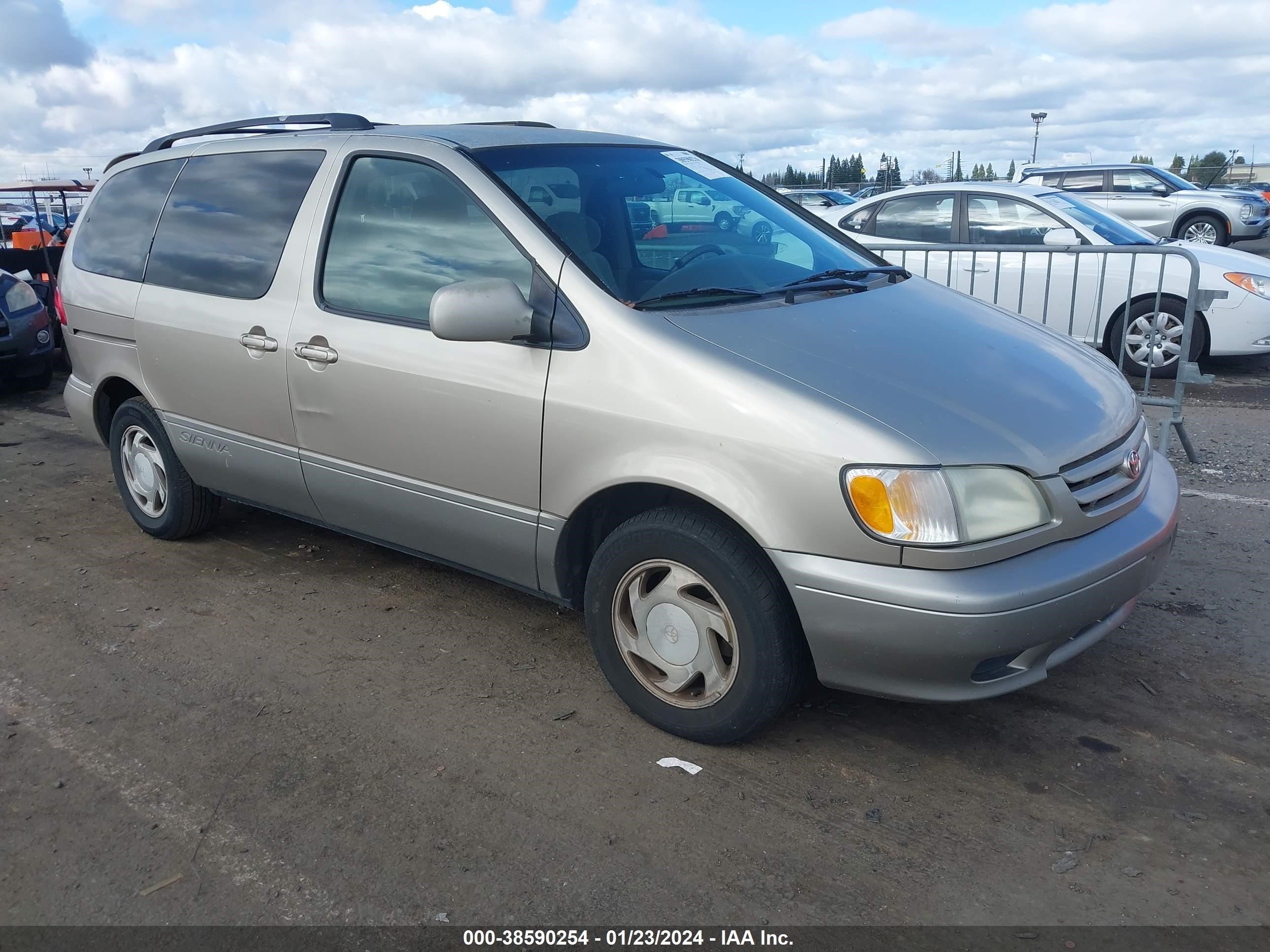 TOYOTA SIENNA 2002 4t3zf13c62u445097