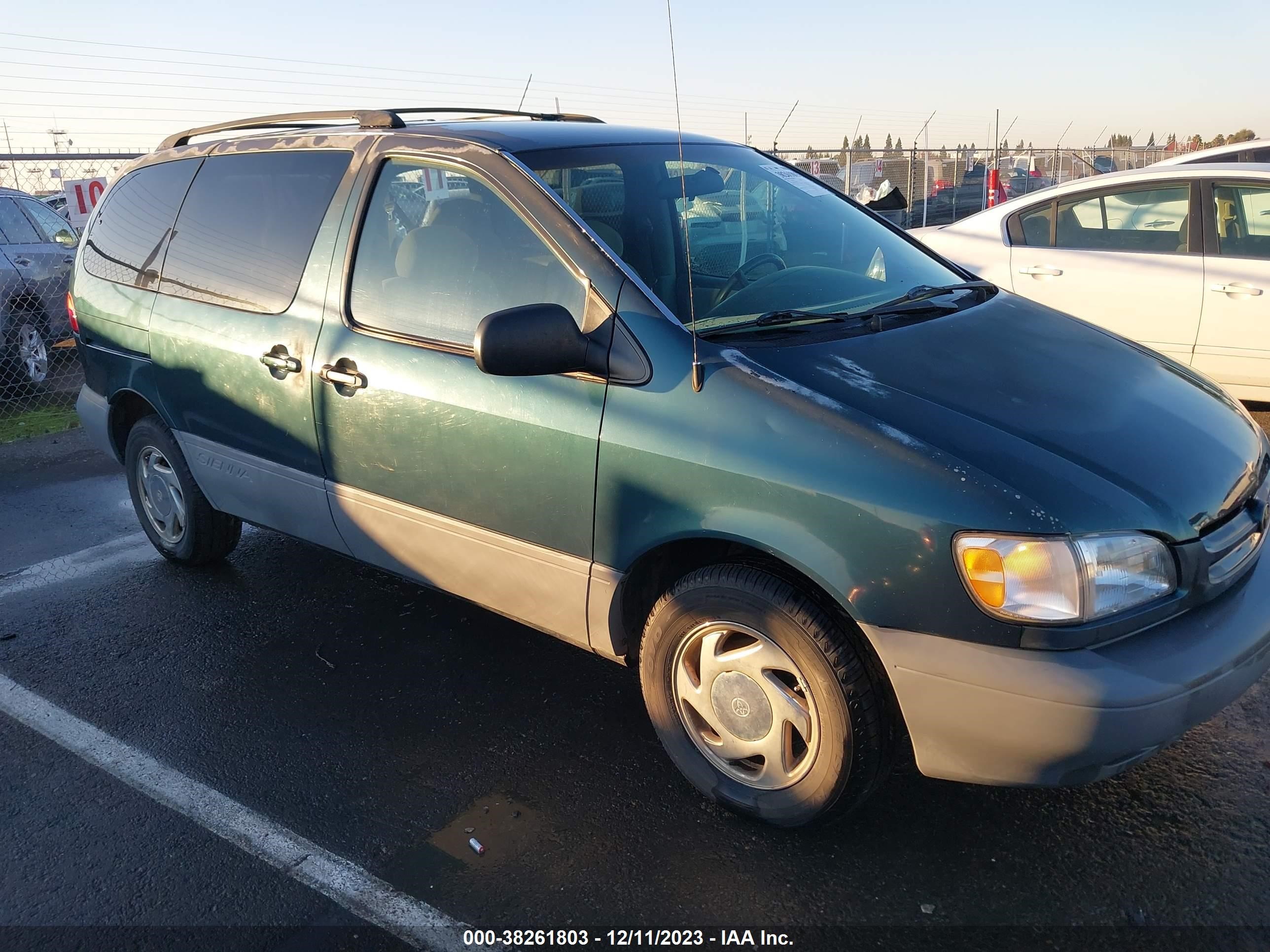 TOYOTA SIENNA 1998 4t3zf13c6wu067840