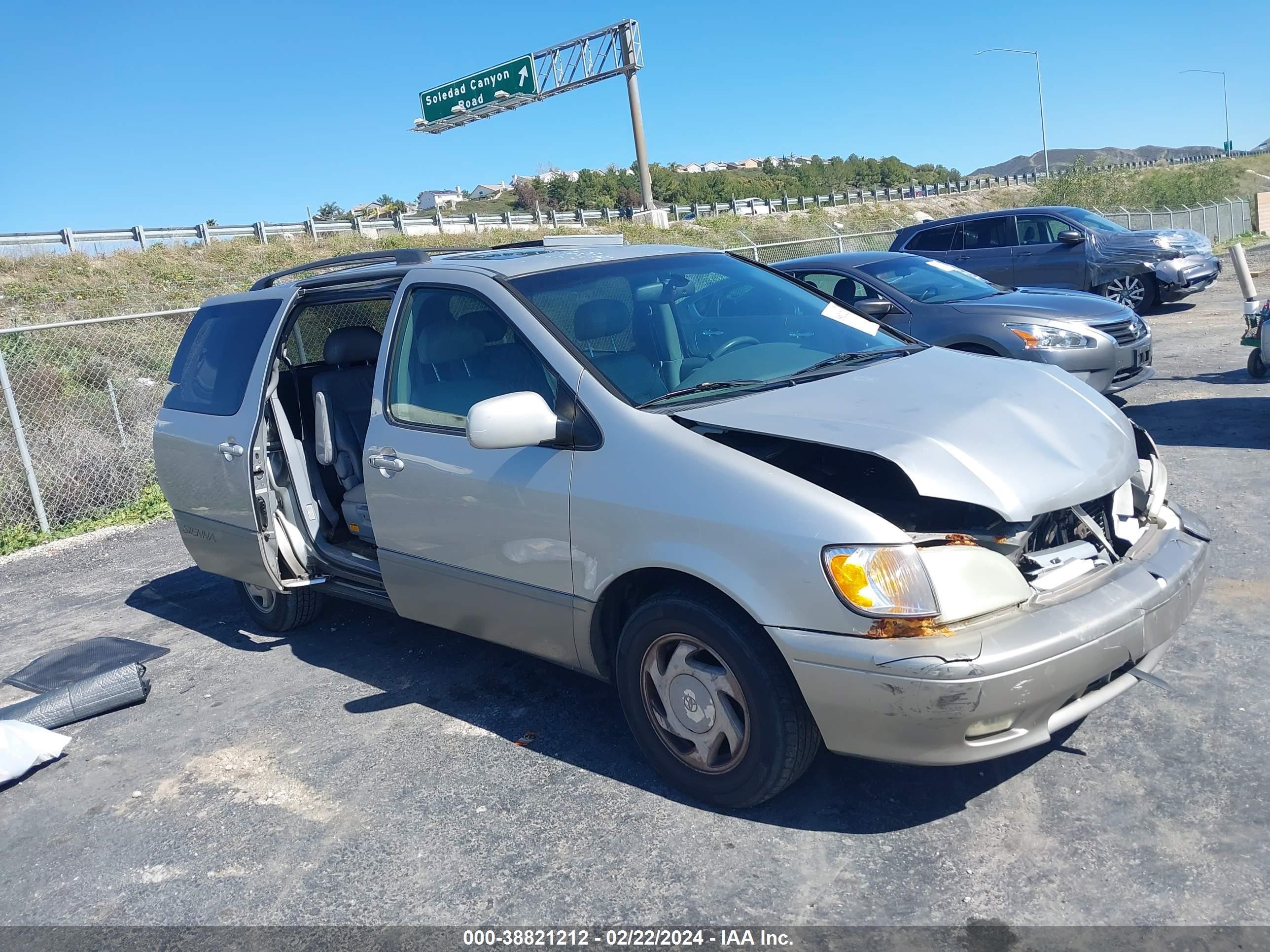 TOYOTA SIENNA 2002 4t3zf13c72u436621