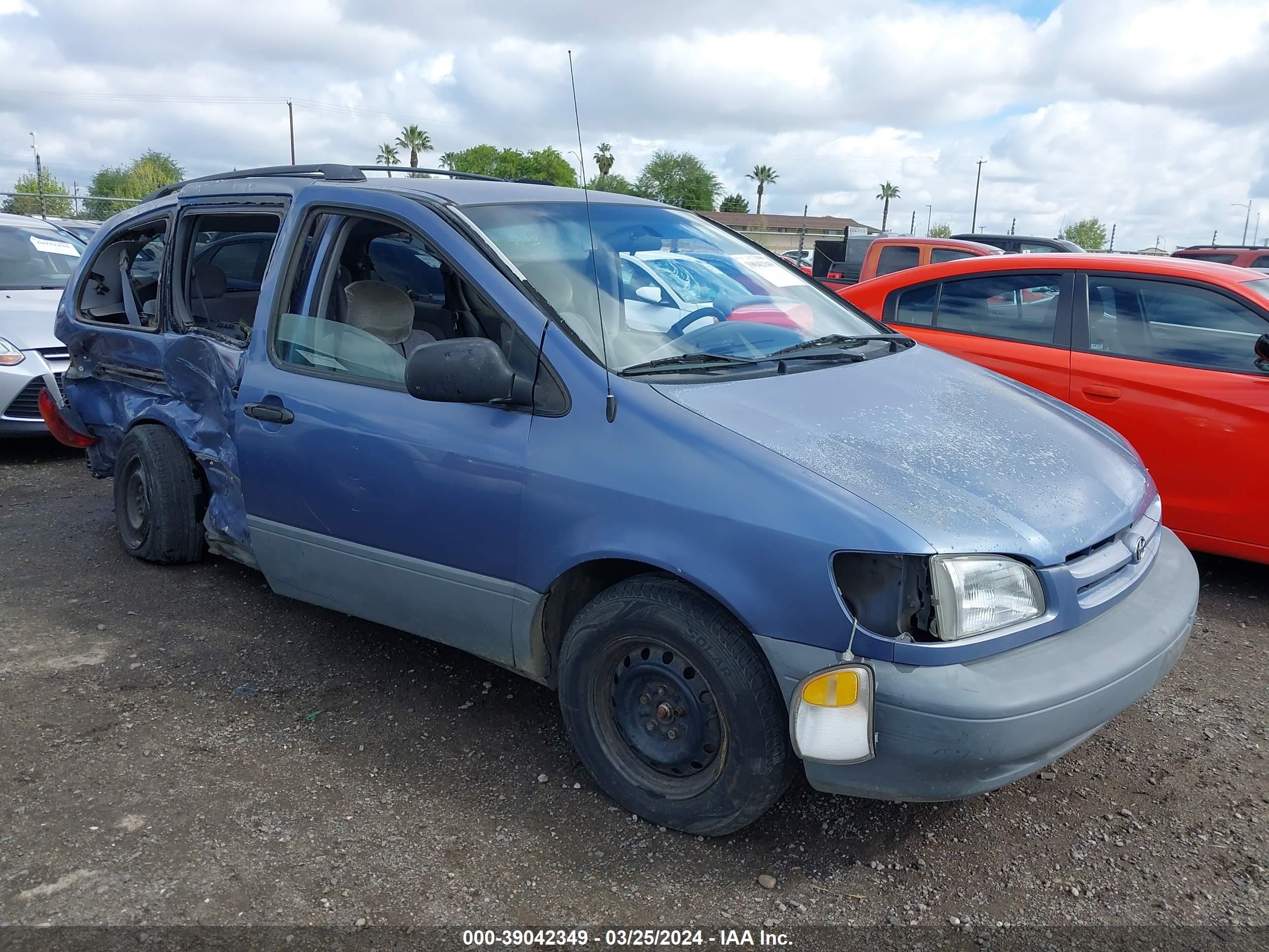 TOYOTA SIENNA 1998 4t3zf13c7wu042123