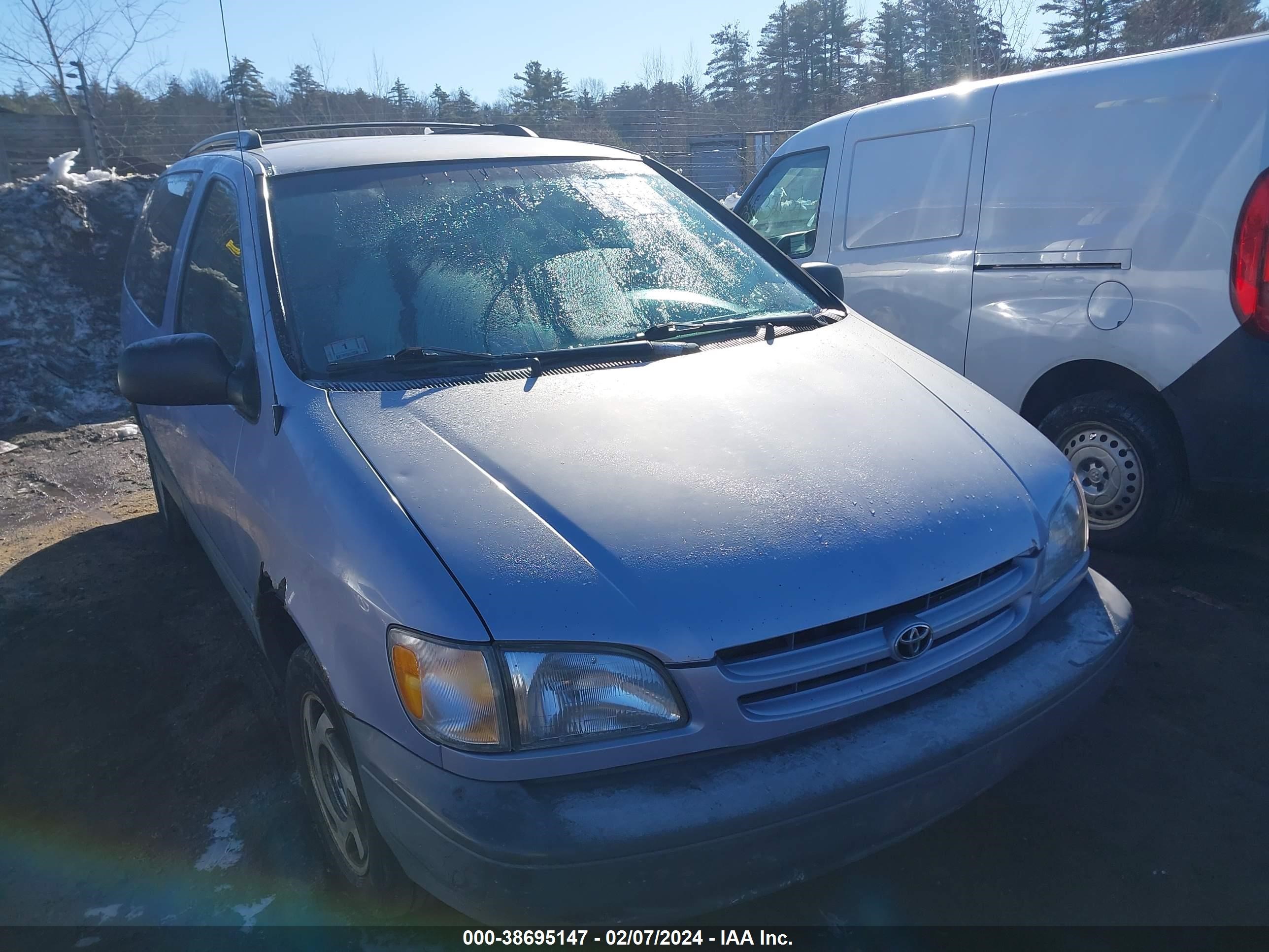 TOYOTA SIENNA 1999 4t3zf13c7xu124810