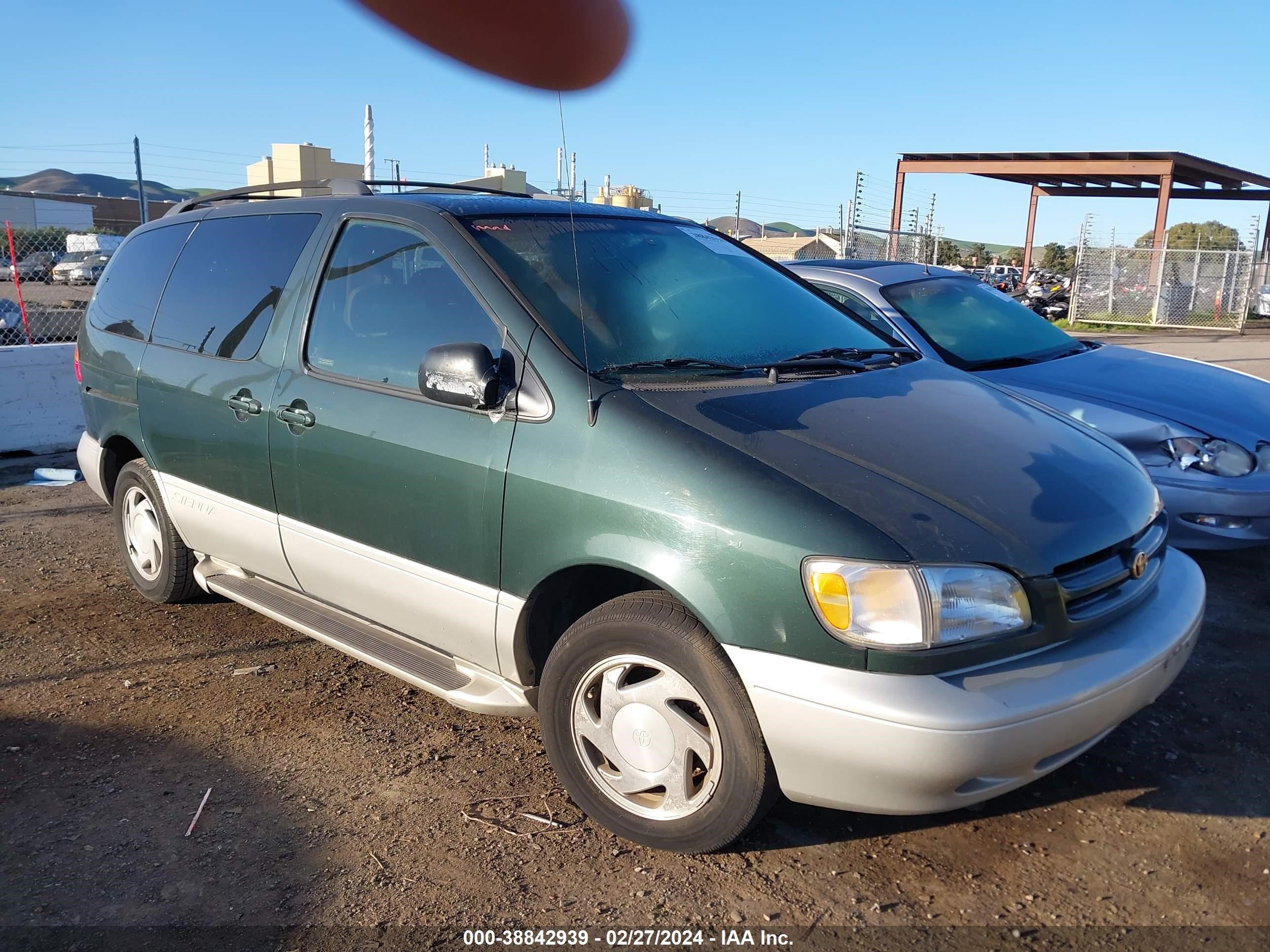 TOYOTA SIENNA 2000 4t3zf13c7yu269167