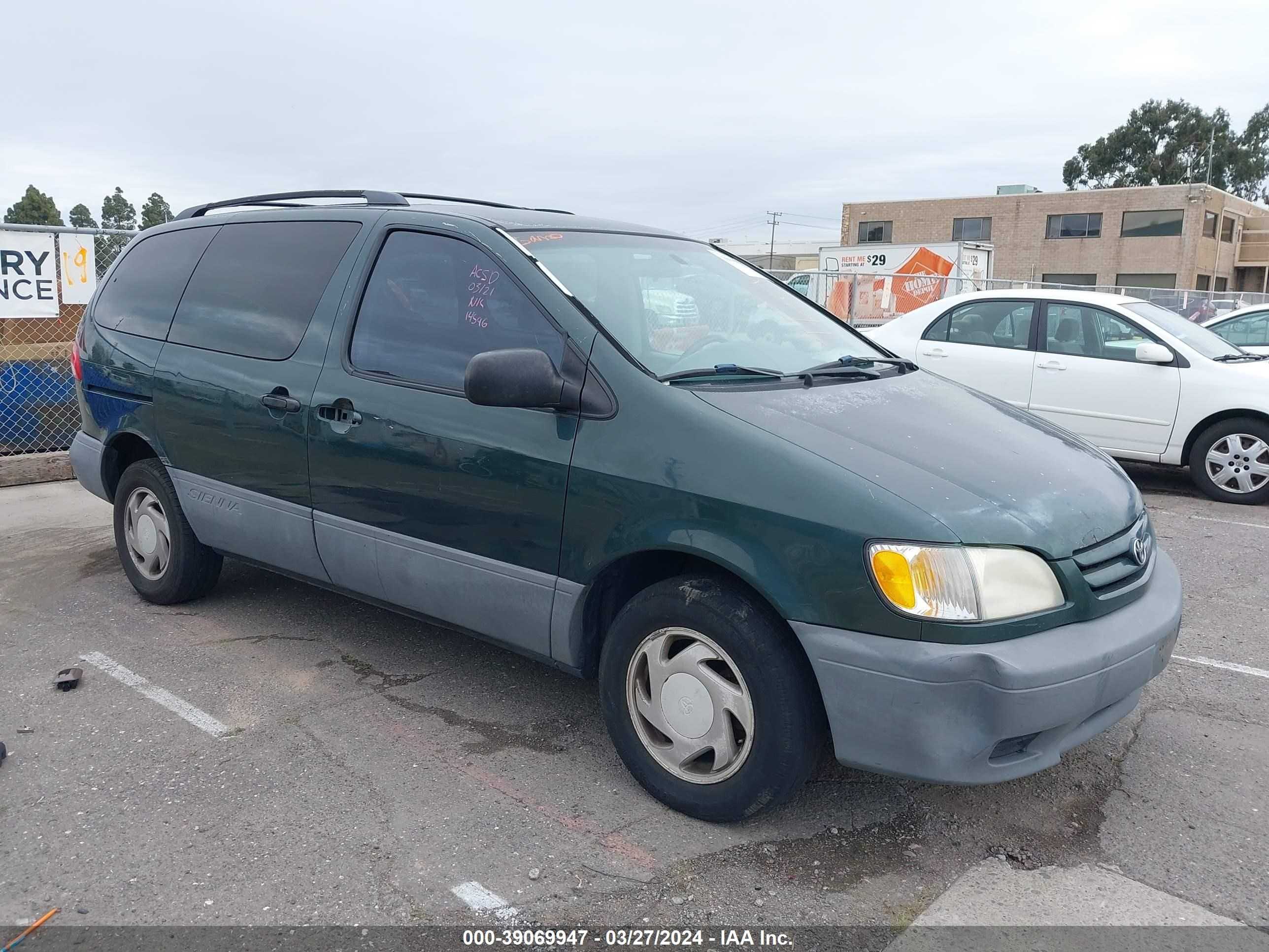 TOYOTA SIENNA 2001 4t3zf13c81u320973