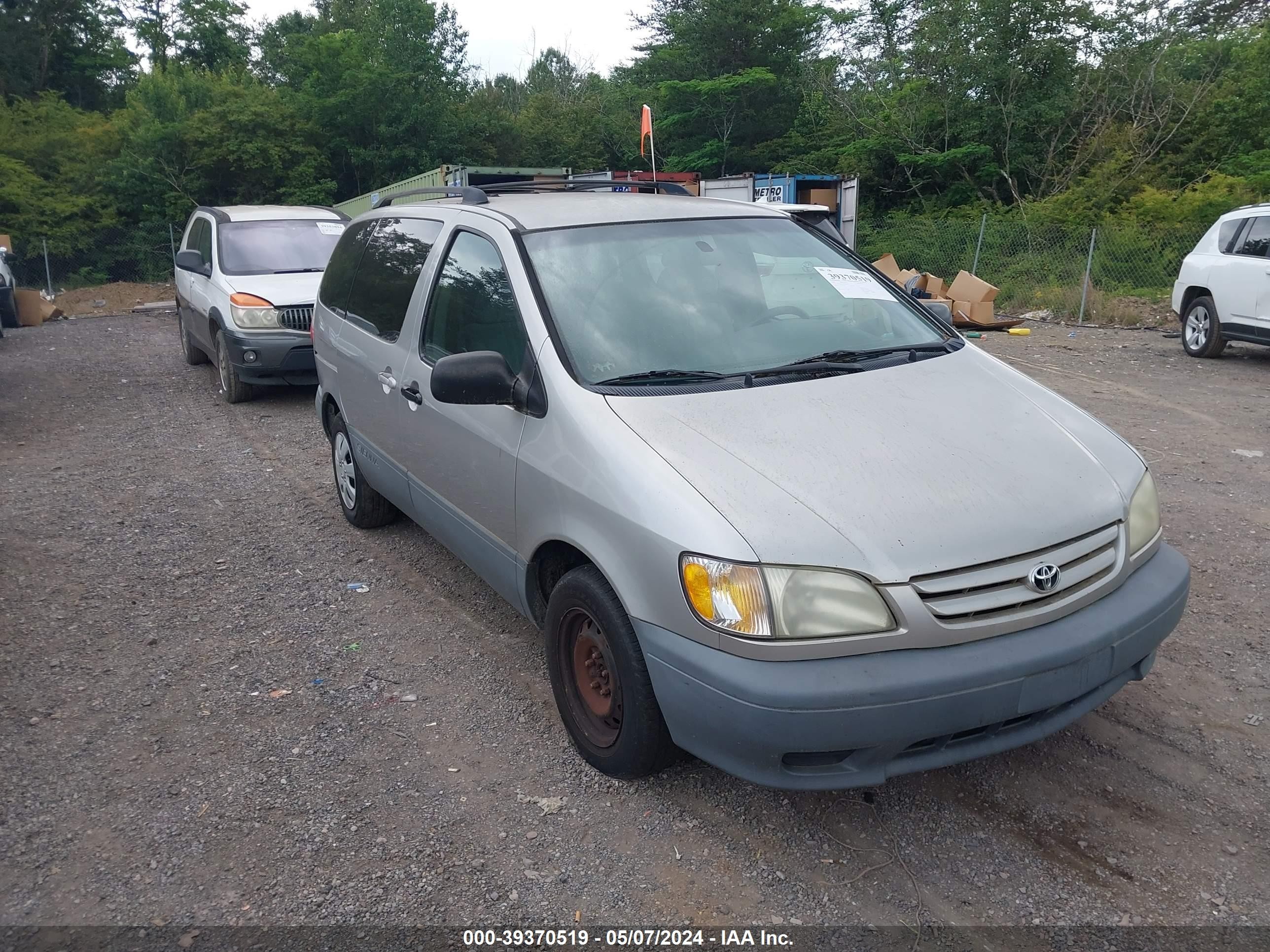 TOYOTA SIENNA 2002 4t3zf13c82u448731