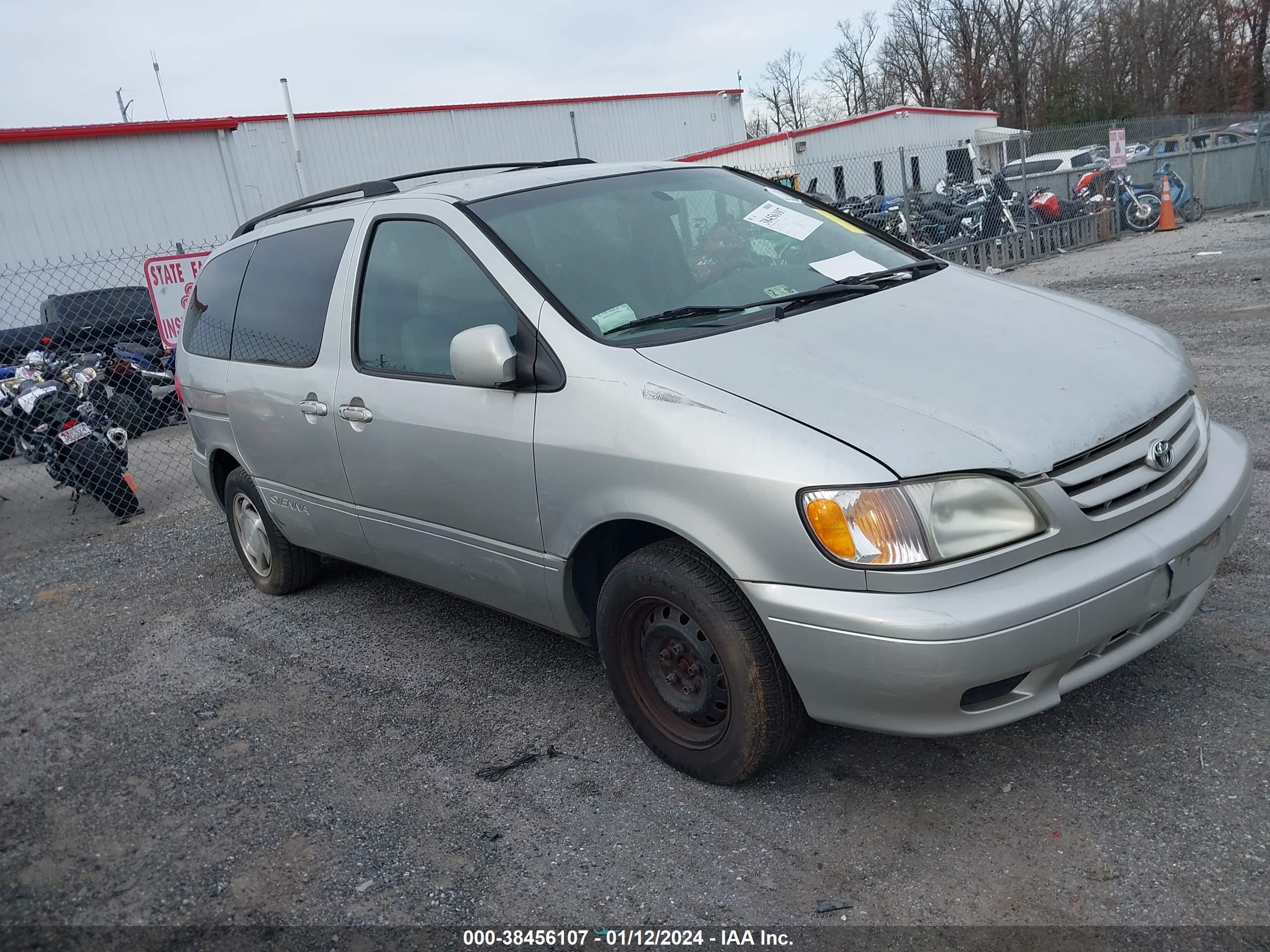 TOYOTA SIENNA 2002 4t3zf13c82u482308