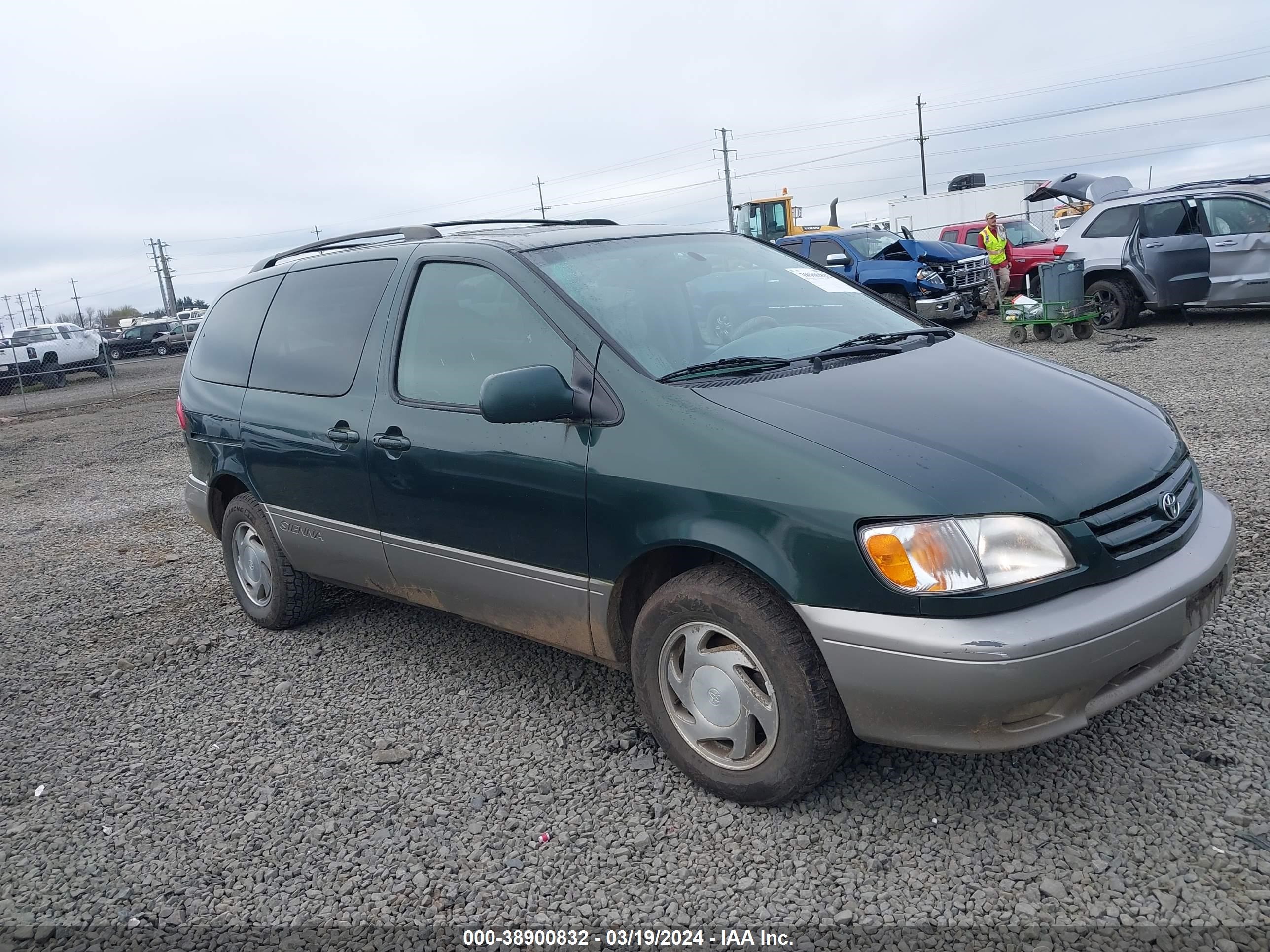 TOYOTA SIENNA 2003 4t3zf13c83u532131