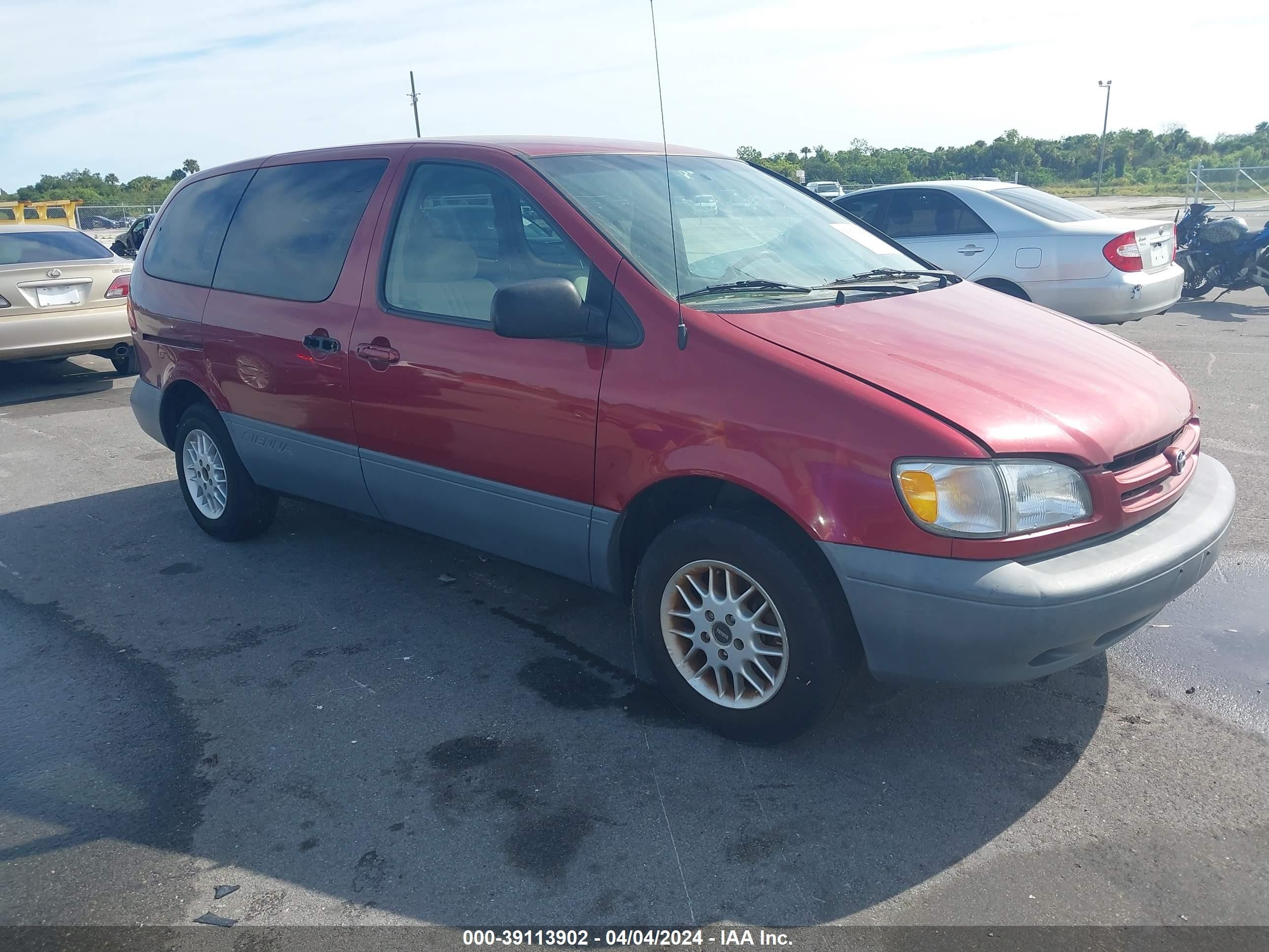 TOYOTA SIENNA 1998 4t3zf13c8wu088687