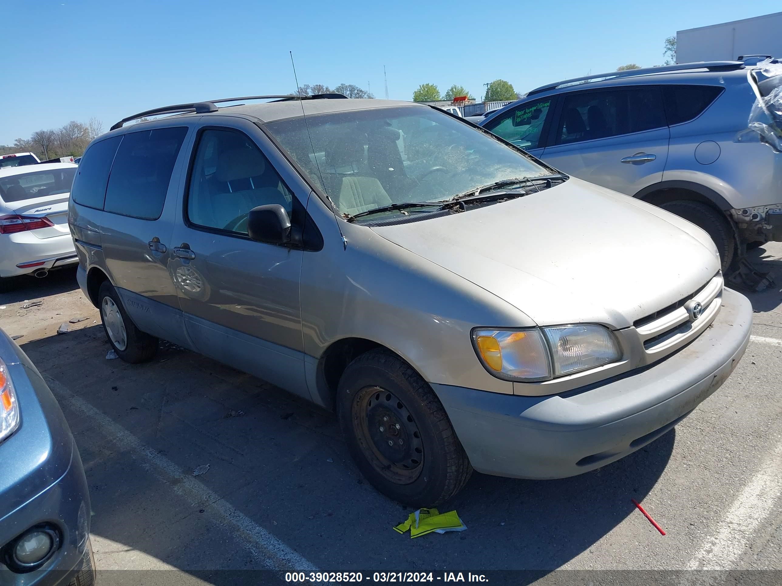 TOYOTA SIENNA 2000 4t3zf13c8yu272952