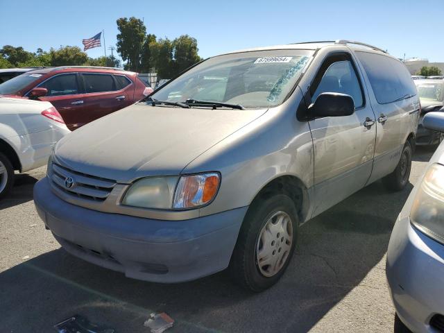 TOYOTA SIENNA LE 2003 4t3zf13cx3u526282