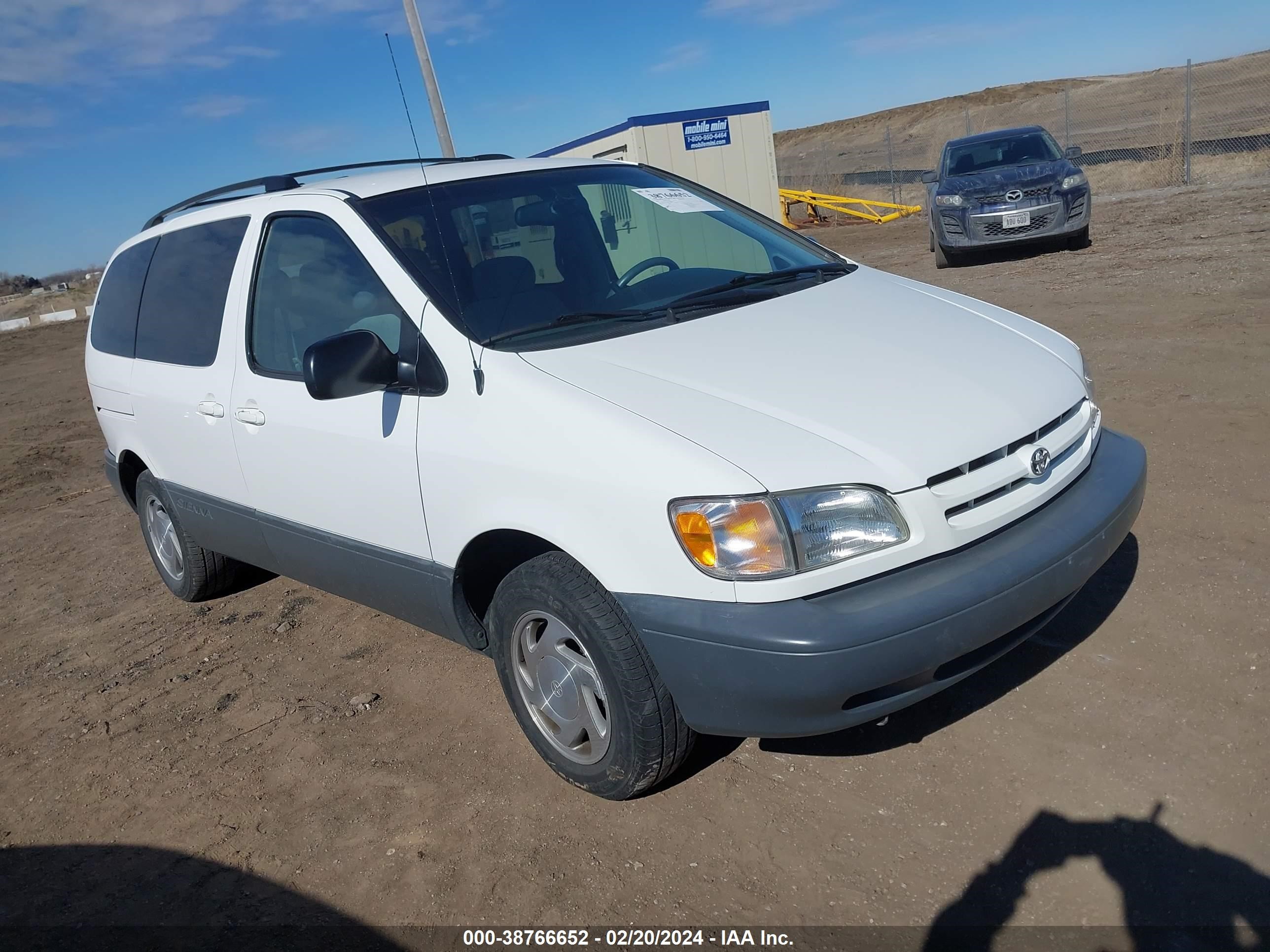 TOYOTA SIENNA 2000 4t3zf13cxyu315641