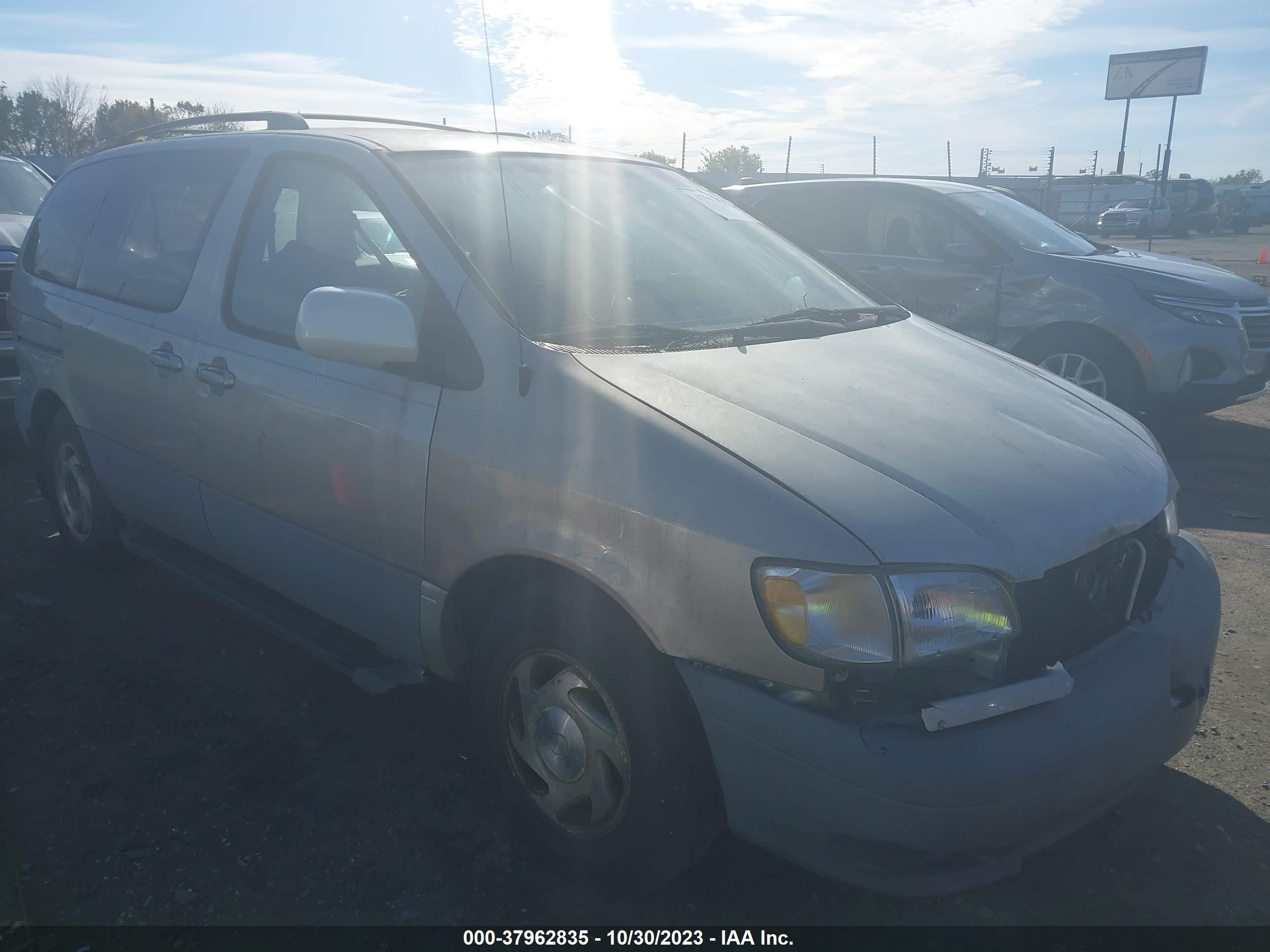 TOYOTA SIENNA 2001 4t3zf19c11u400378