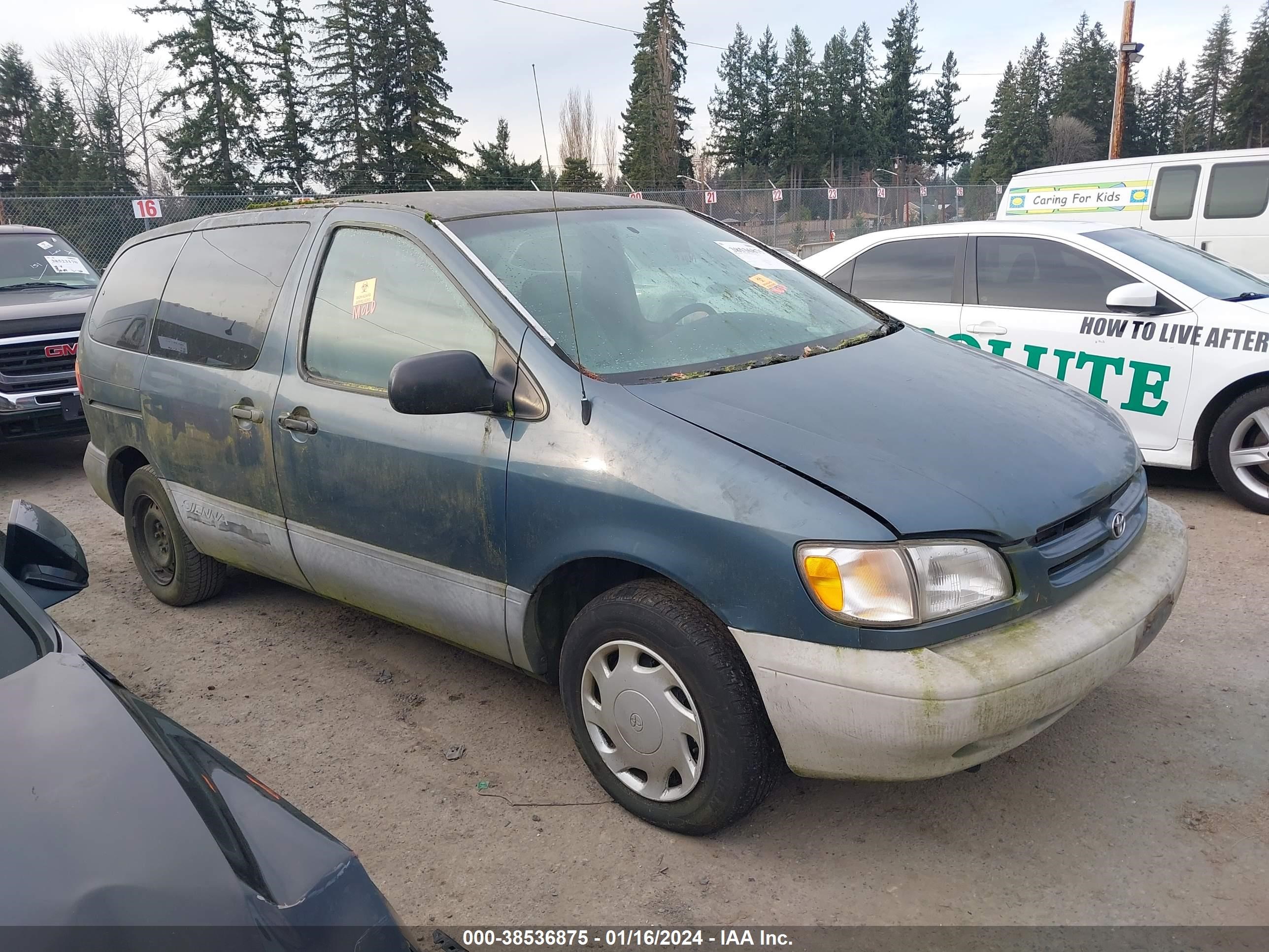 TOYOTA SIENNA 2000 4t3zf19c5yu187459