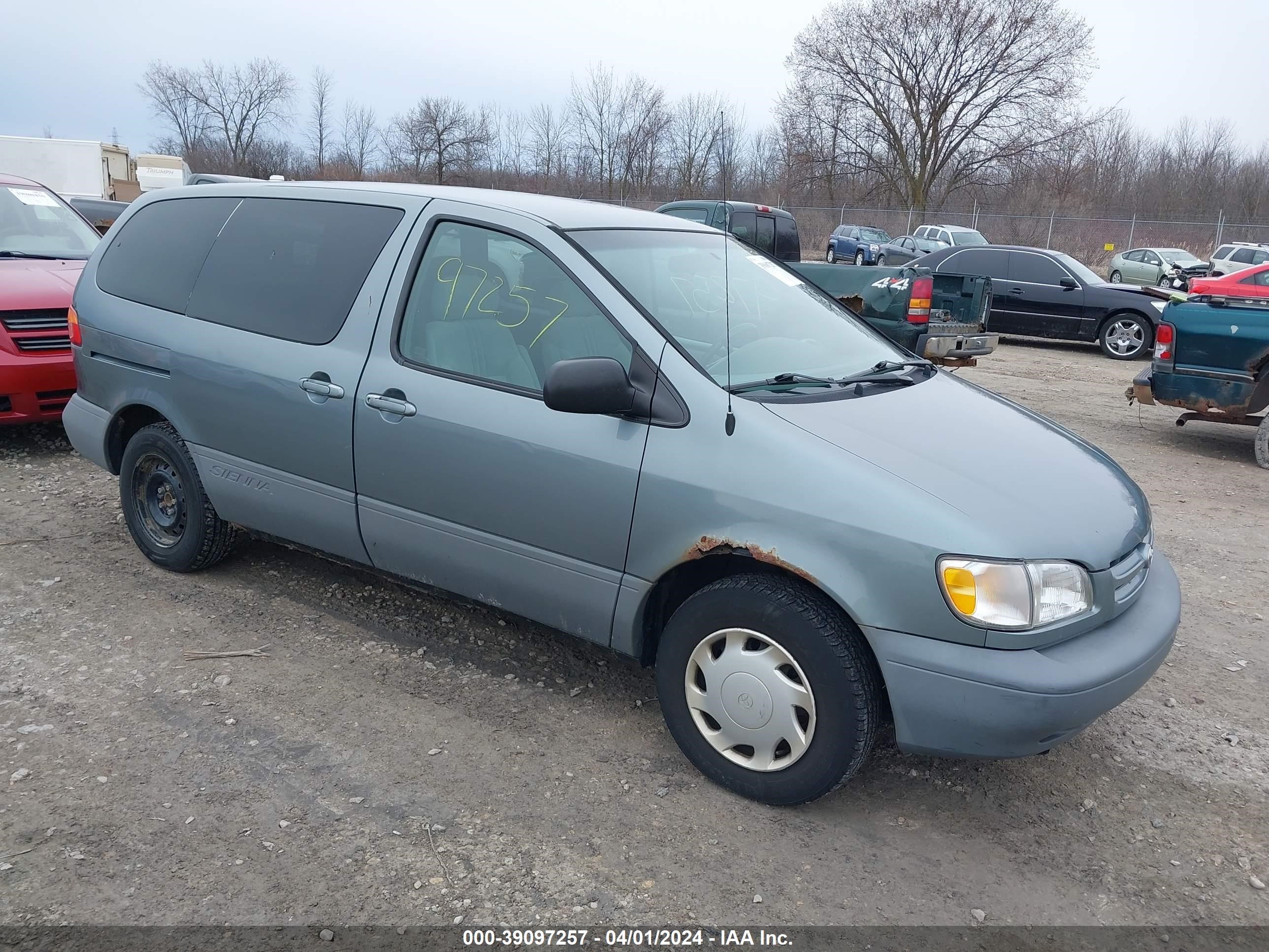 TOYOTA SIENNA 2000 4t3zf19c7yu243224