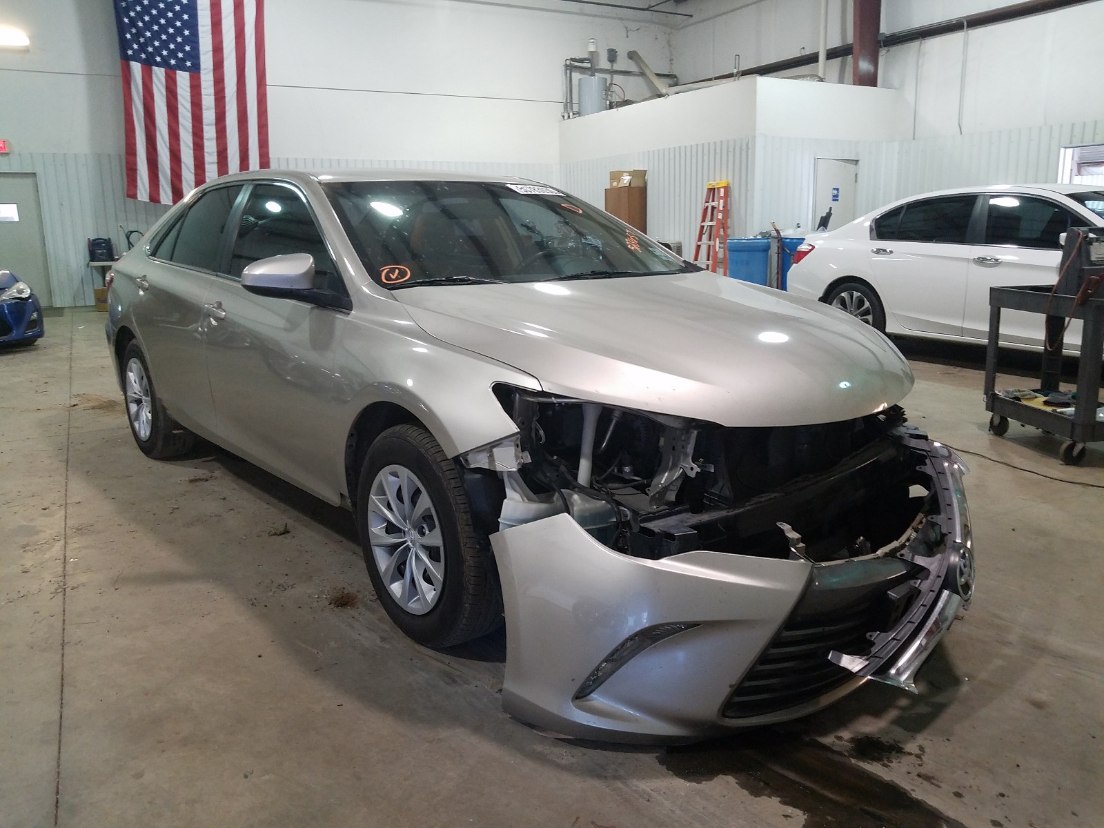 TOYOTA CAMRY LE 2016 4t4bf1fk0gr523657