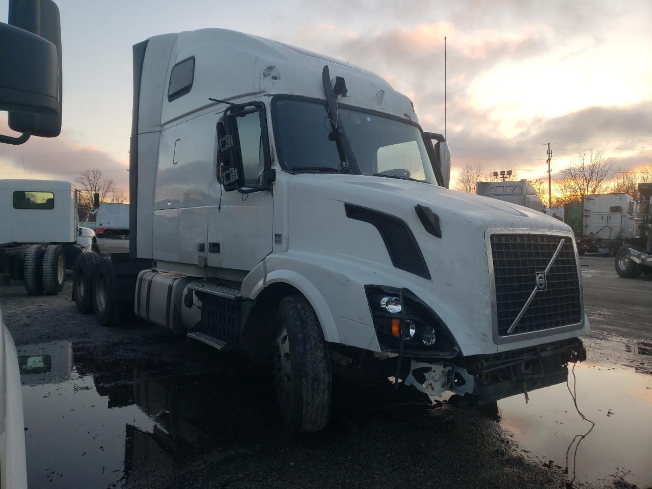 VOLVO NULL 2017 4v4n99eh7hn975645