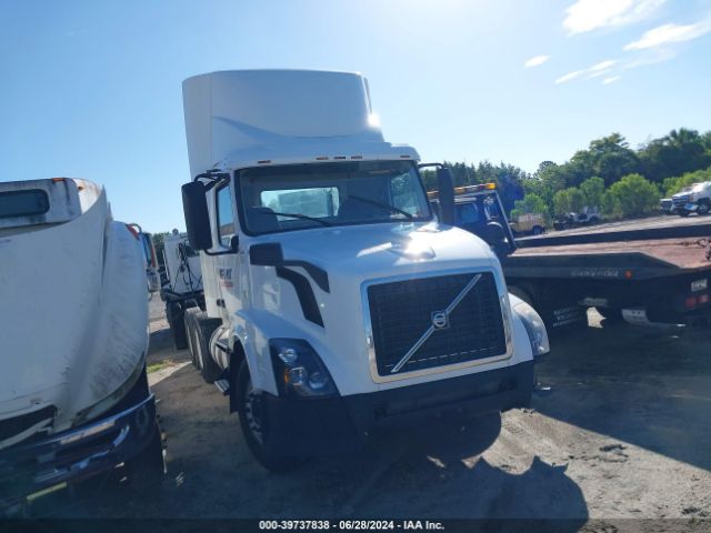 VOLVO VN 2015 4v4nc9eg4fn912931