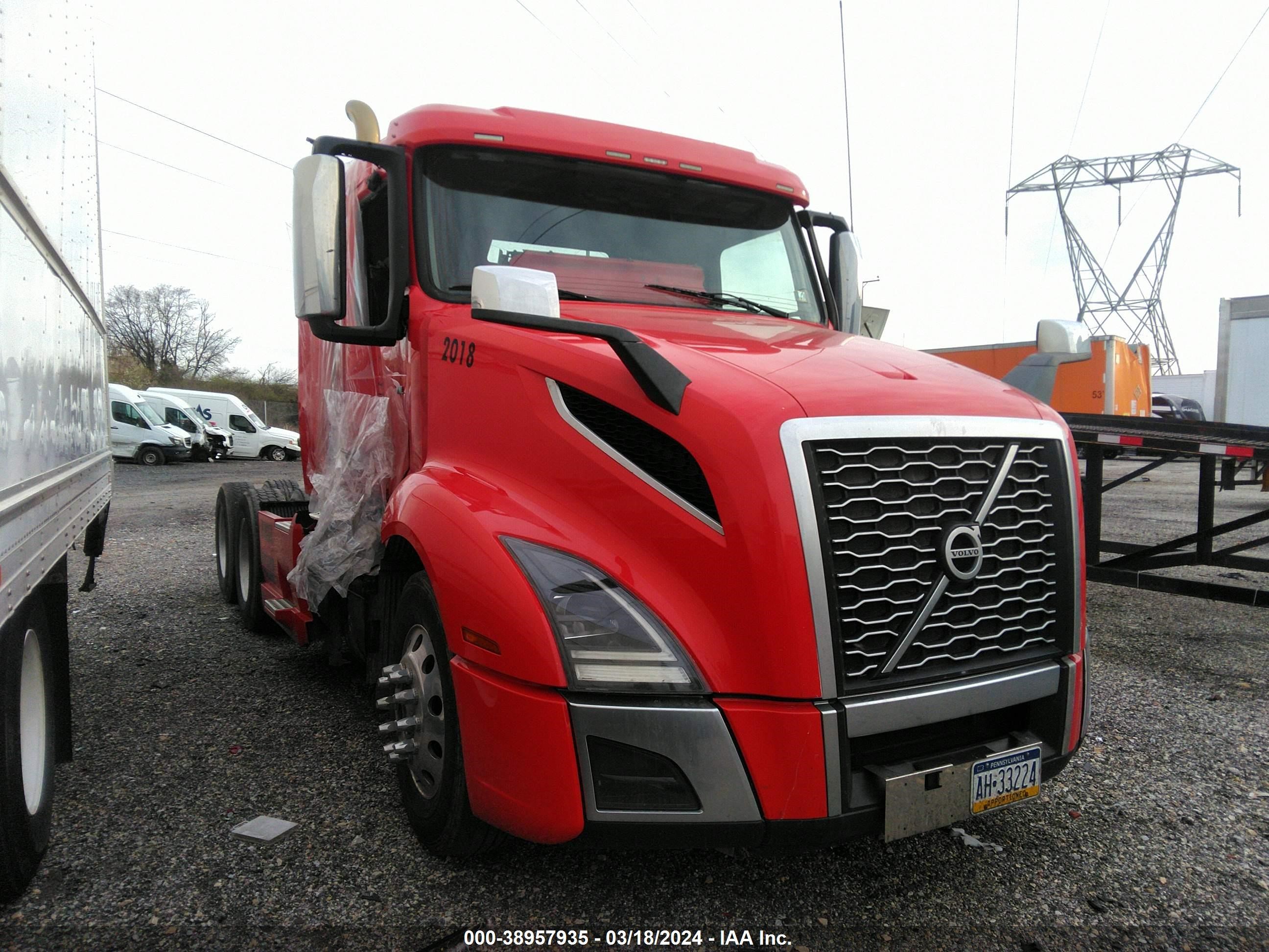 VOLVO ALL 2018 4v4nc9eh8jn902355