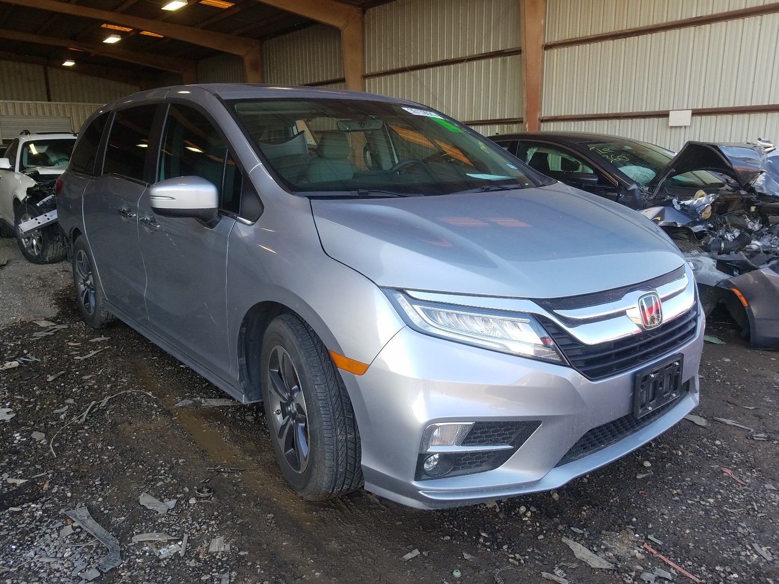 HONDA ODYSSEY TO 2018 5fnrl6h81jb016044