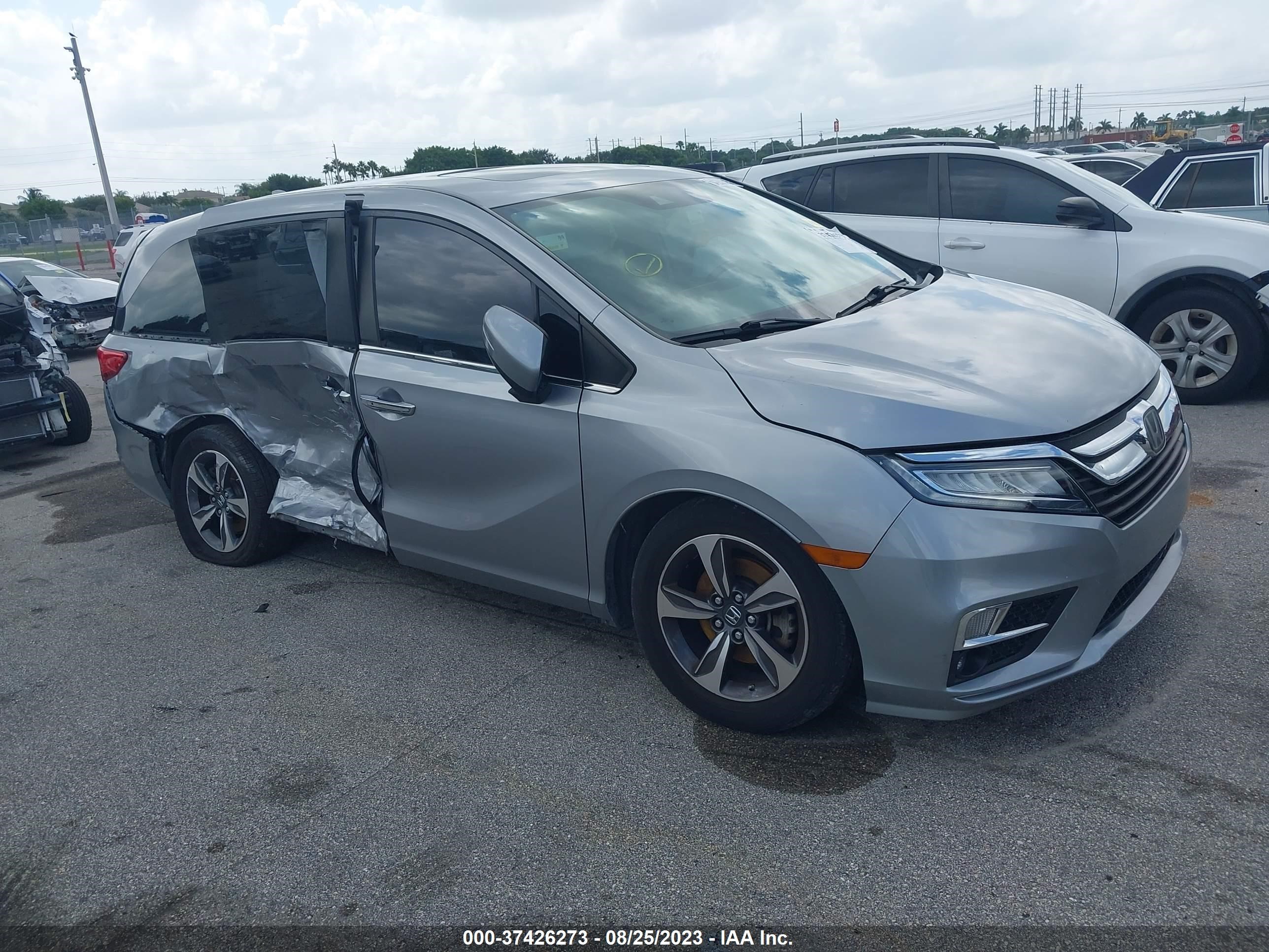 HONDA ODYSSEY 2018 5fnrl6h82jb077516