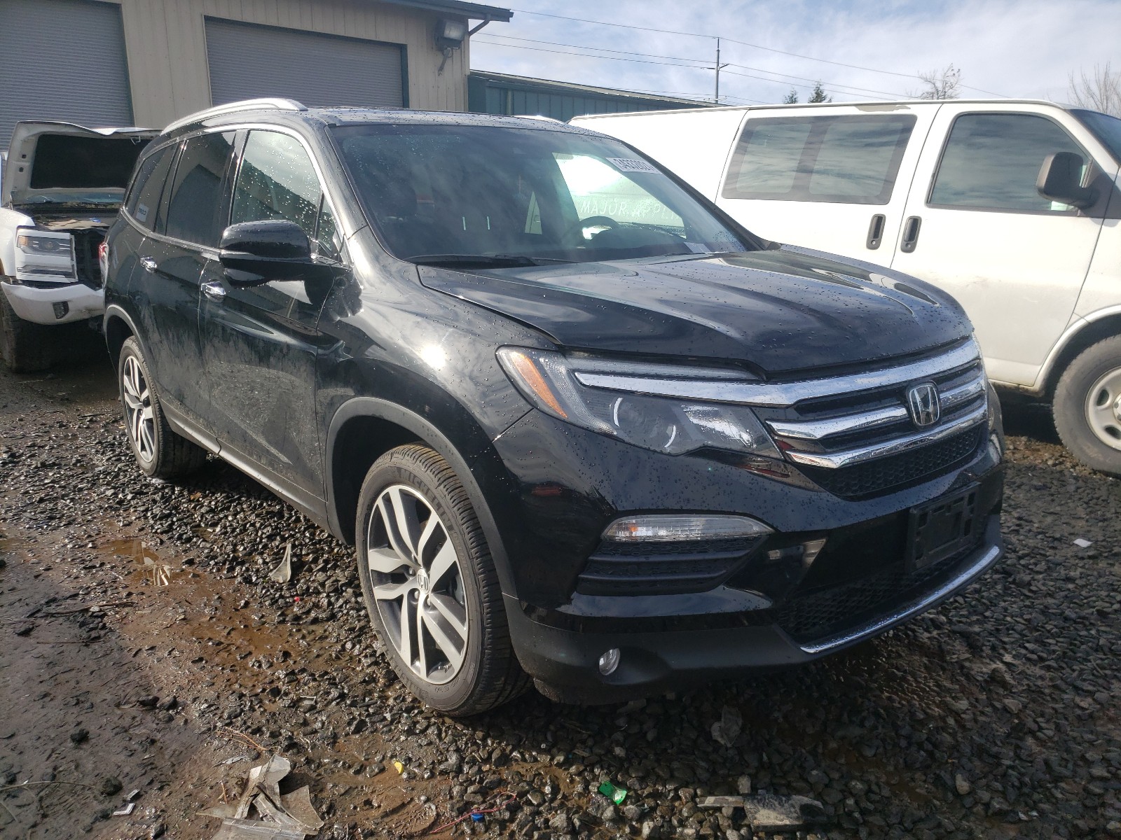 HONDA PILOT TOUR 2017 5fnyf6h90hb098449