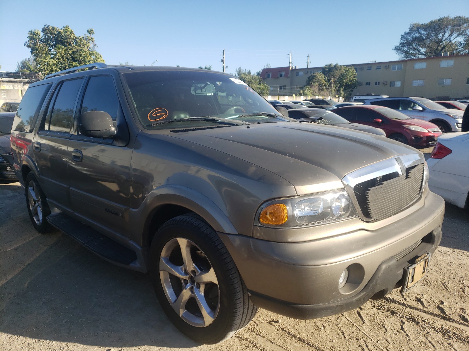 LINCOLN NAVIGATOR 2002 5lmeu27r62lj10331