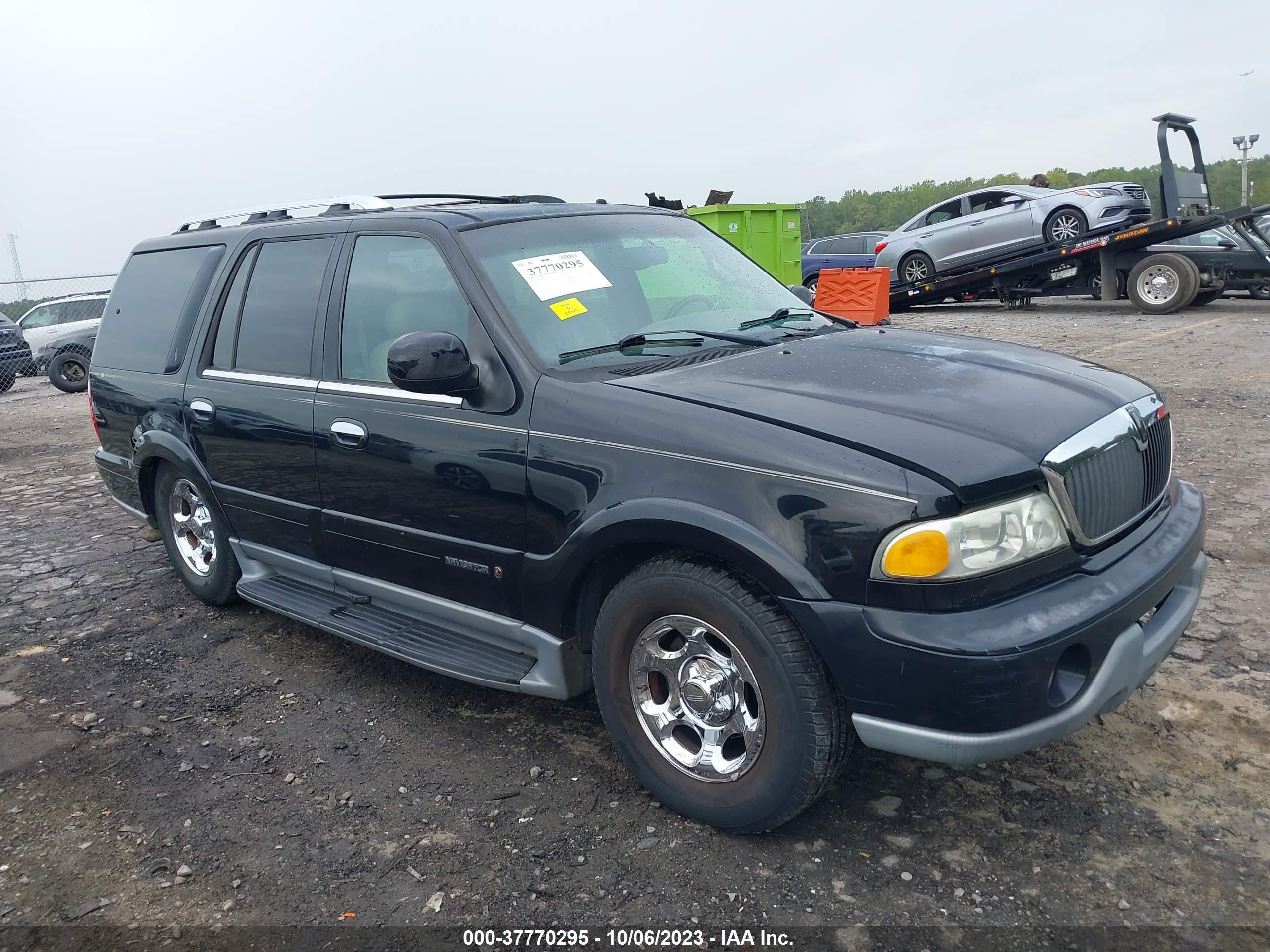 LINCOLN NAVIGATOR 2002 5lmeu27r72lj03114