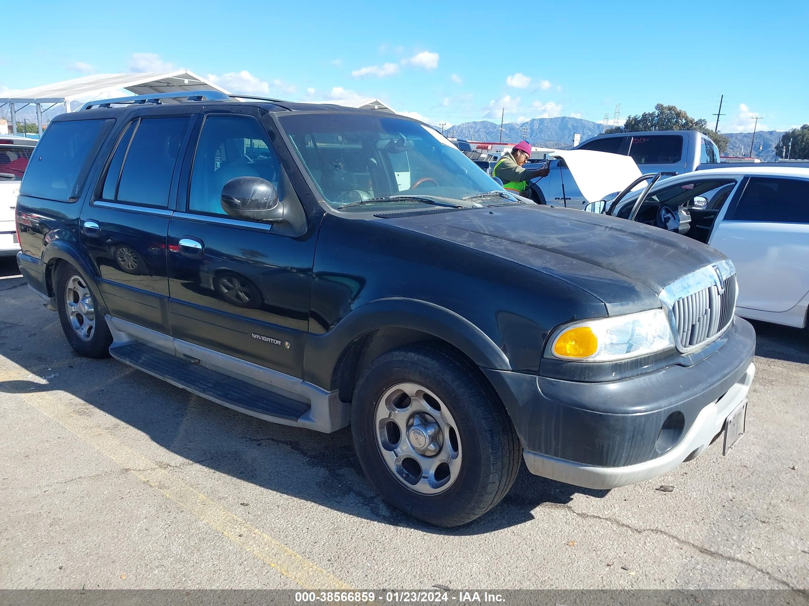 LINCOLN NAVIGATOR 2002 5lmeu27r82lj17085