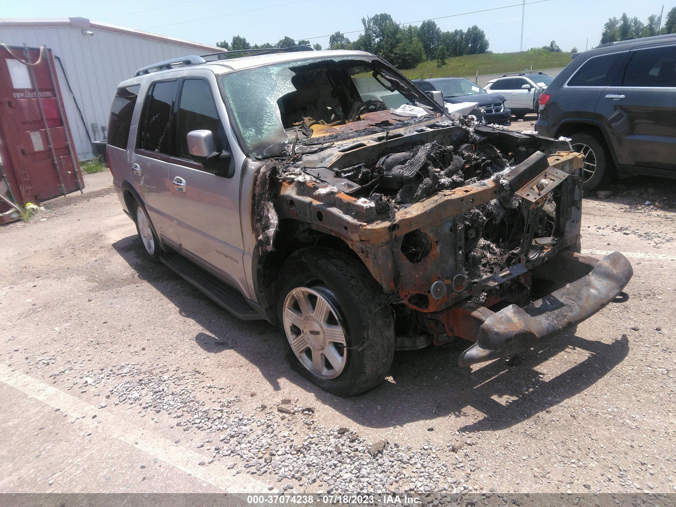 LINCOLN NAVIGATOR 2004 5lmfu27r74lj25346