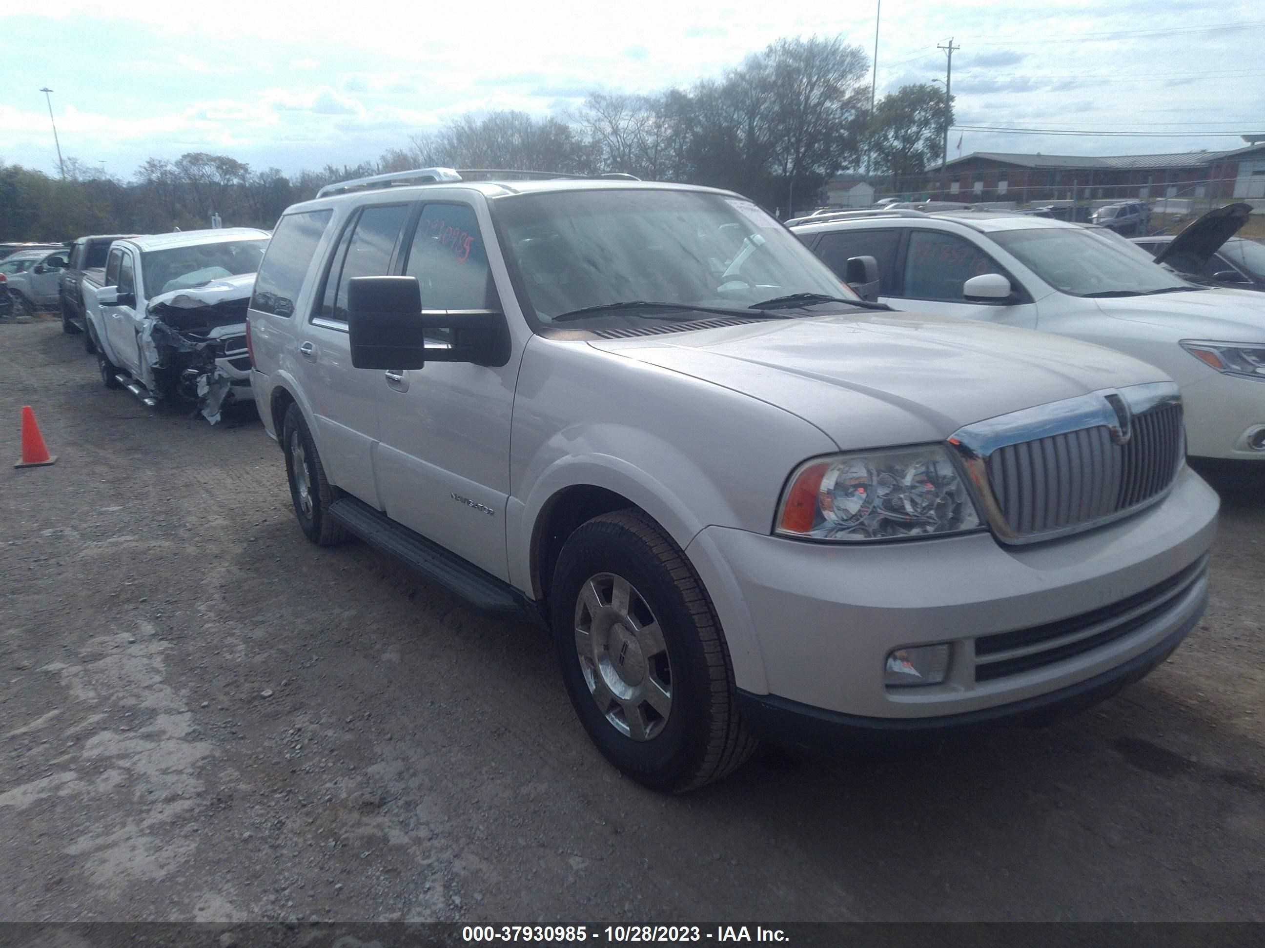 LINCOLN NAVIGATOR 2005 5lmfu28565lj17266