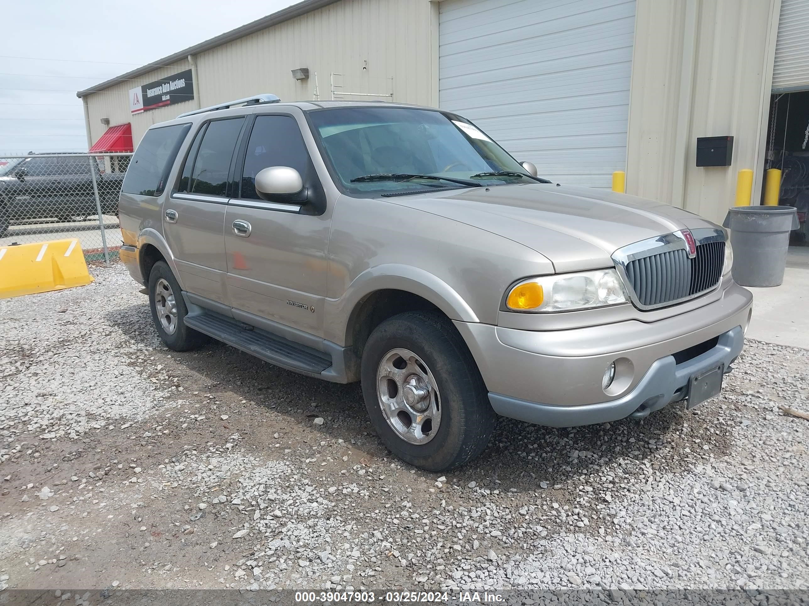 LINCOLN NAVIGATOR 2000 5lmfu28a0ylj30435