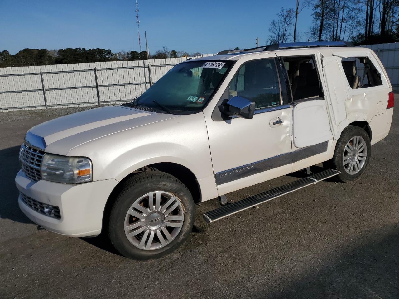 LINCOLN NAVIGATOR 2011 5lmjj2j58bej10140