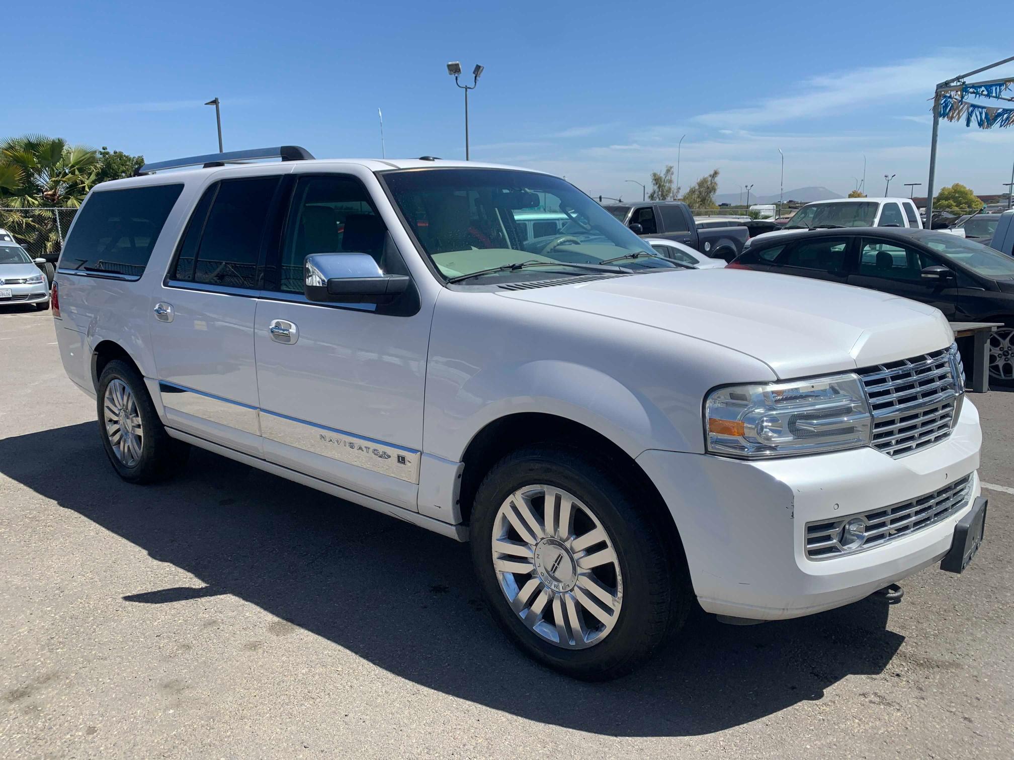 LINCOLN NAVIGATOR 2011 5lmjj3j58bej07518