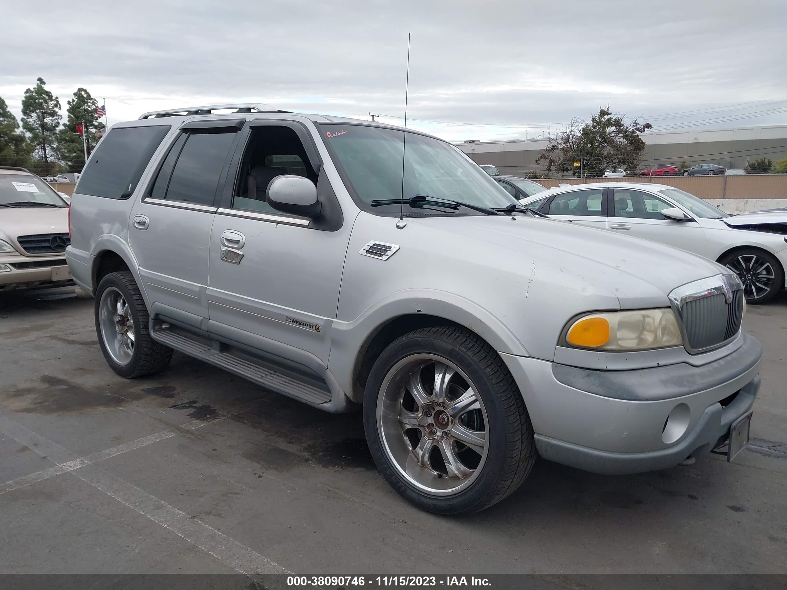 LINCOLN NAVIGATOR 1999 5lmpu28l6xlj11666