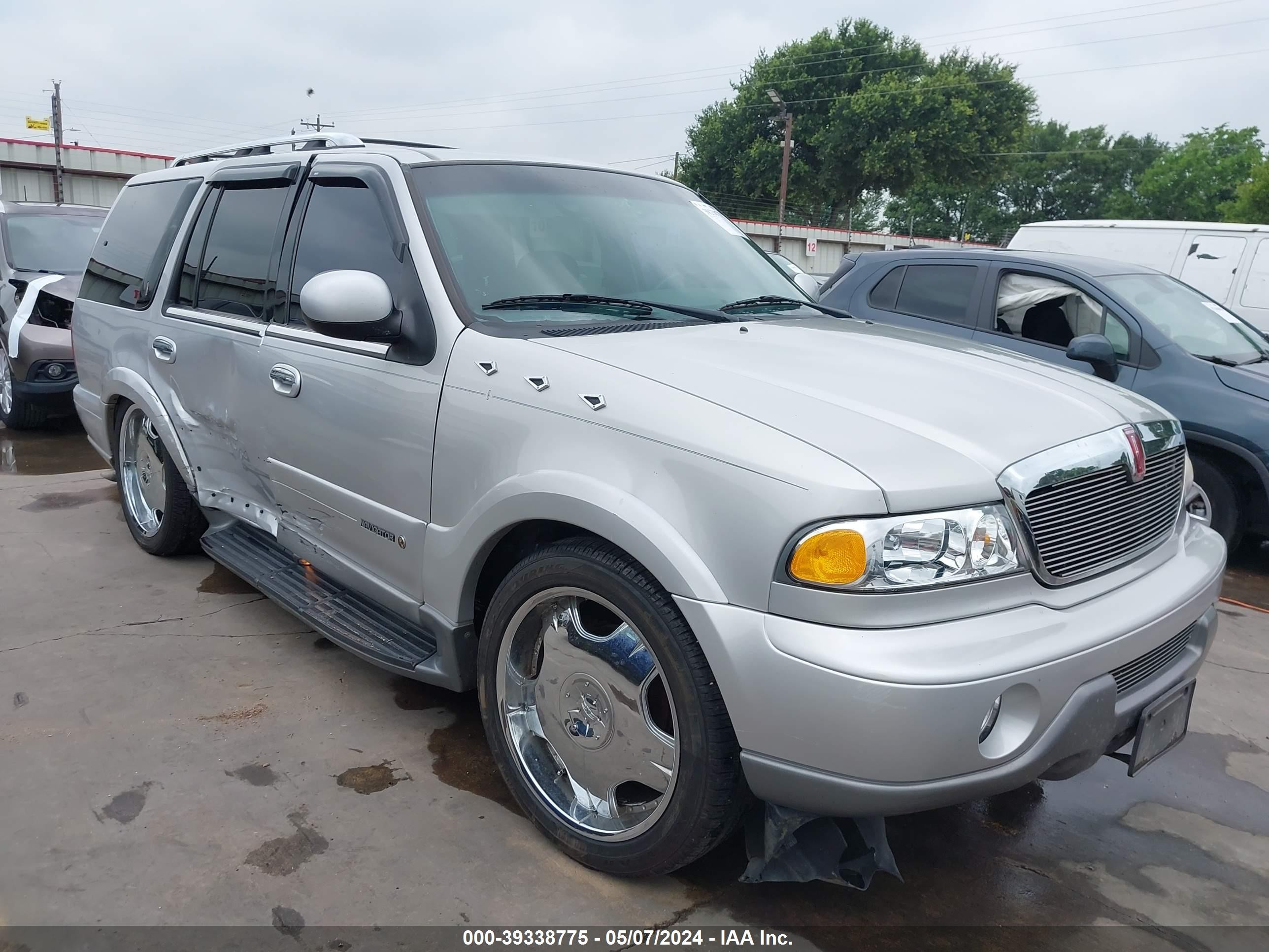 LINCOLN NAVIGATOR 2000 5lmru27a6ylj01262