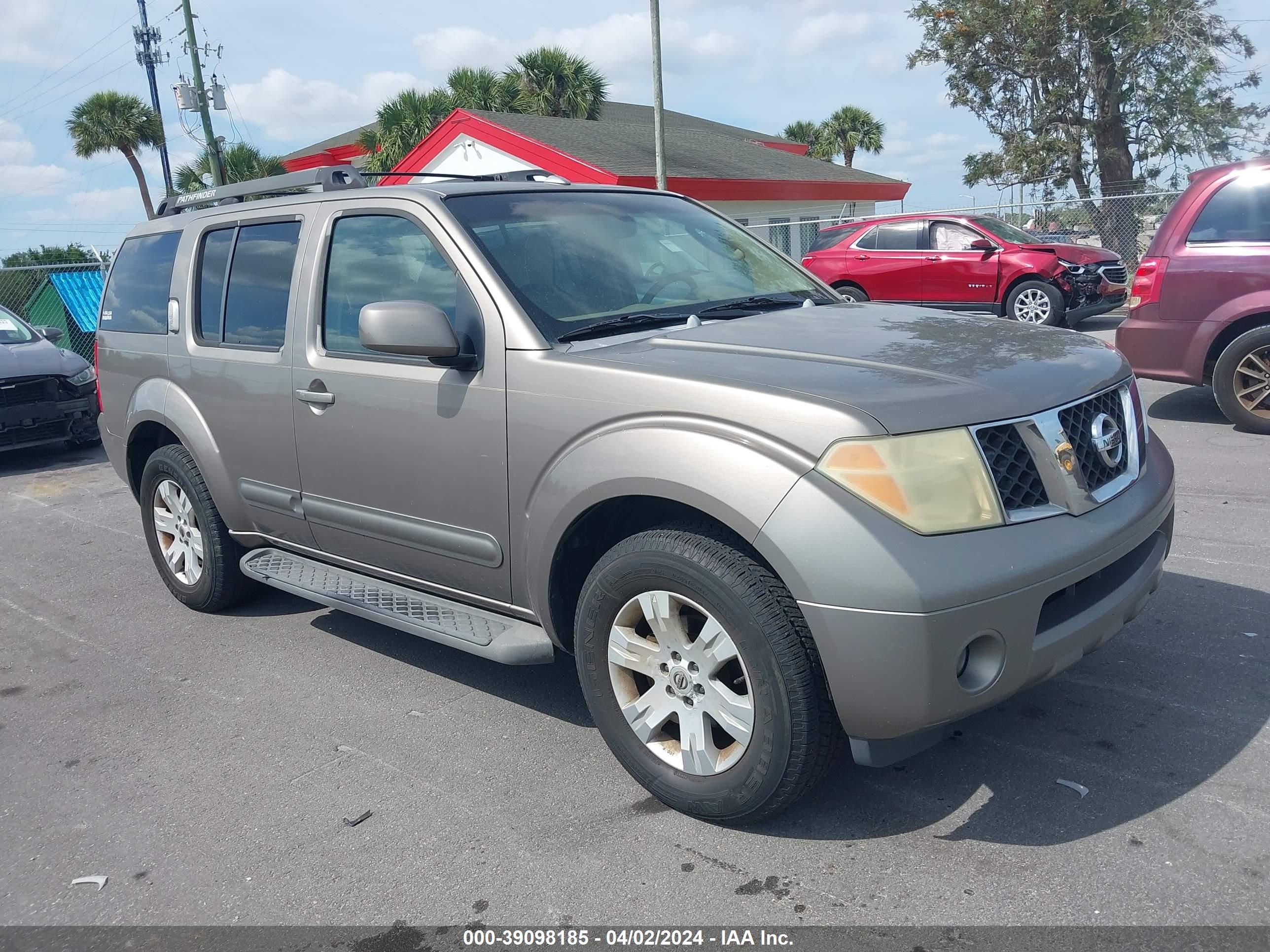 NISSAN PATHFINDER 2006 5n1ar18u26c625459