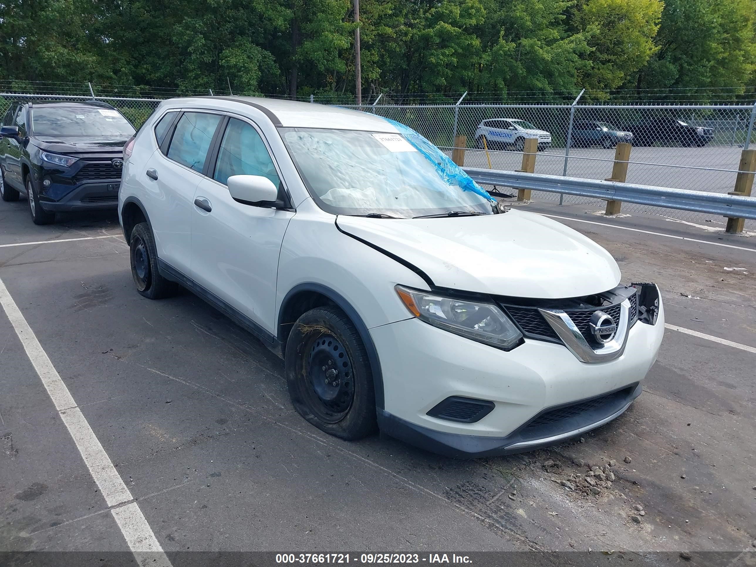 NISSAN ROGUE 2016 5n1at2mt0gc801107