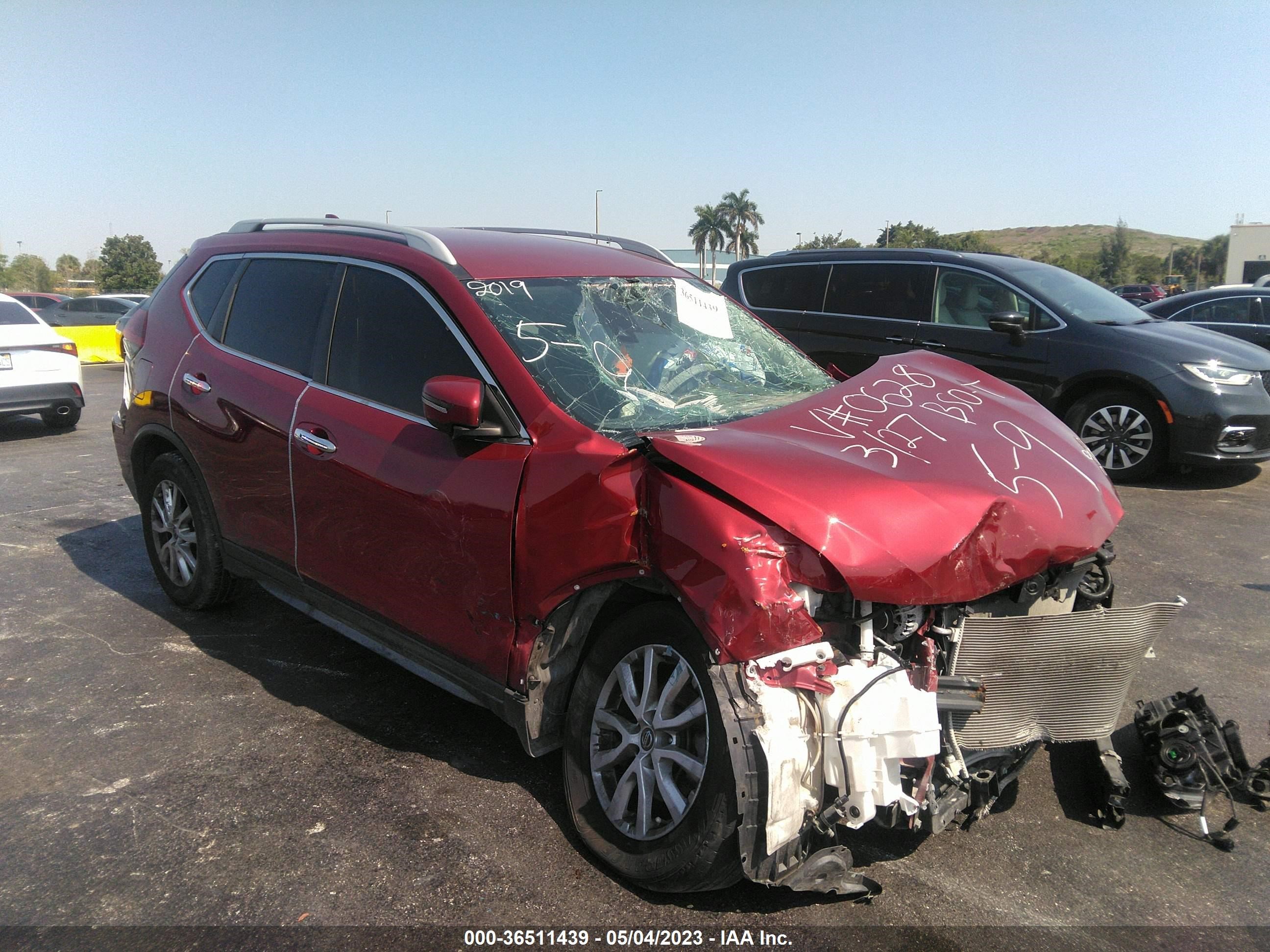 NISSAN ROGUE 2019 5n1at2mt0kc800628