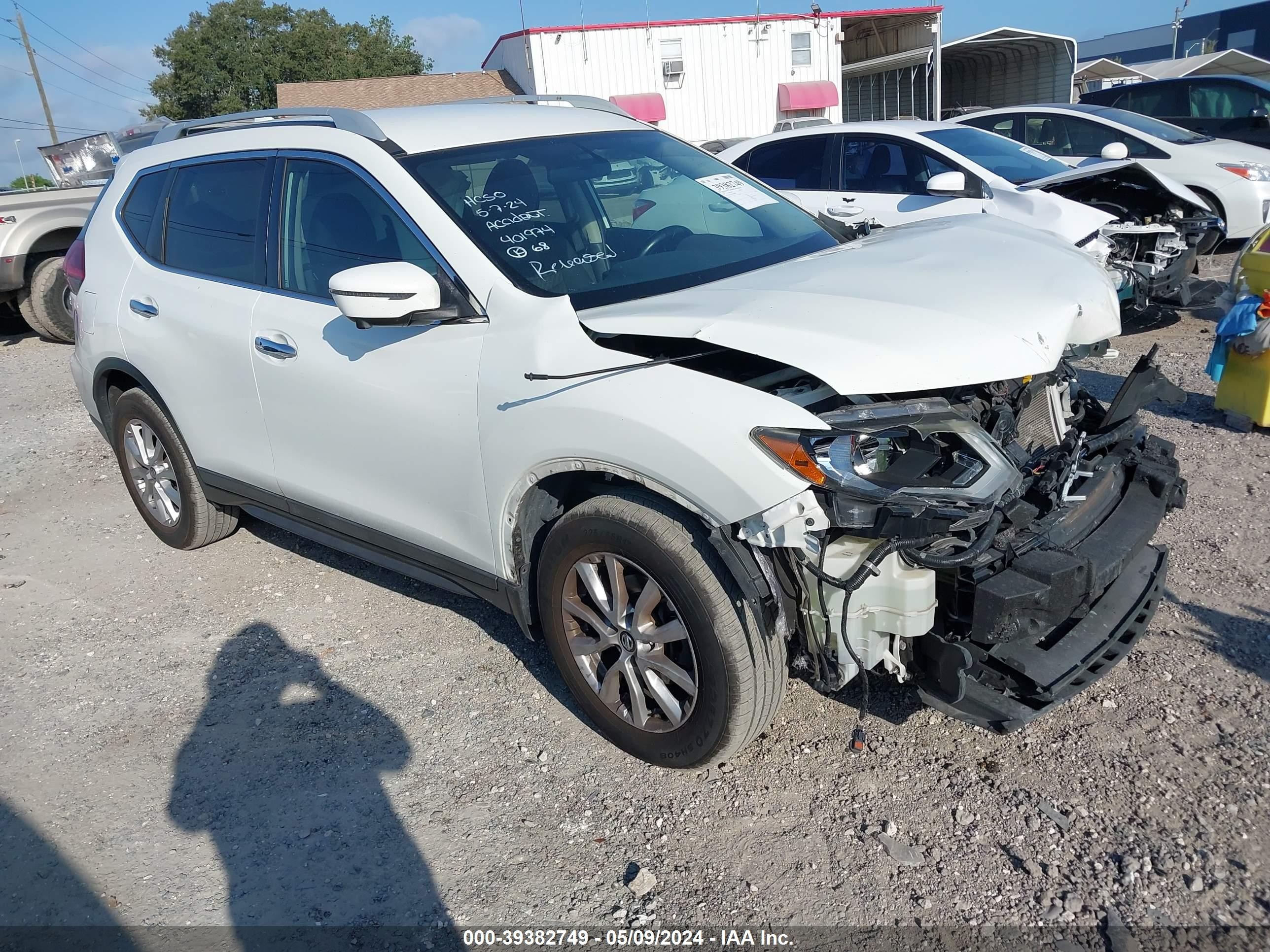 NISSAN ROGUE 2017 5n1at2mt1hc890980