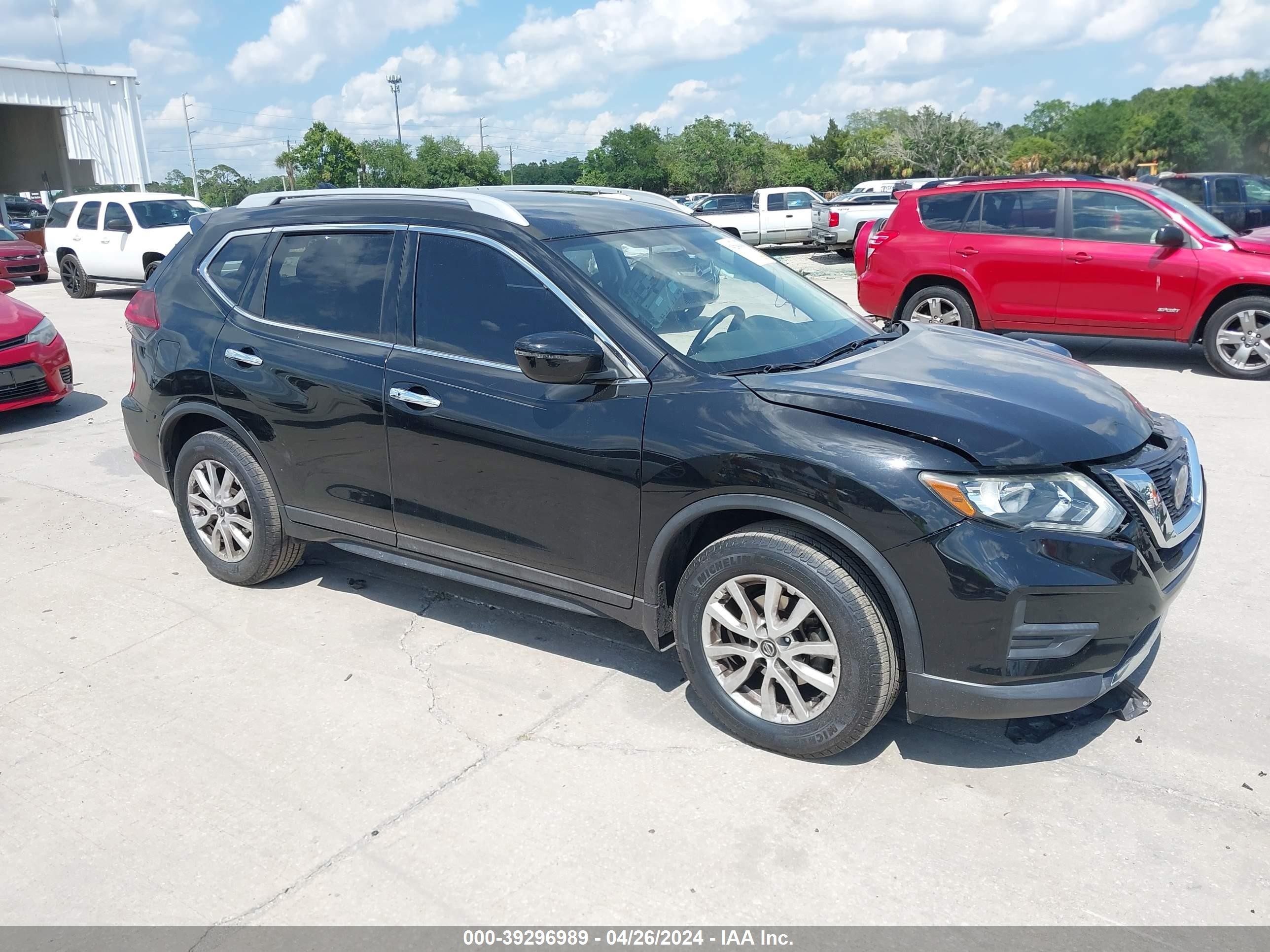 NISSAN ROGUE 2018 5n1at2mt1jc812009