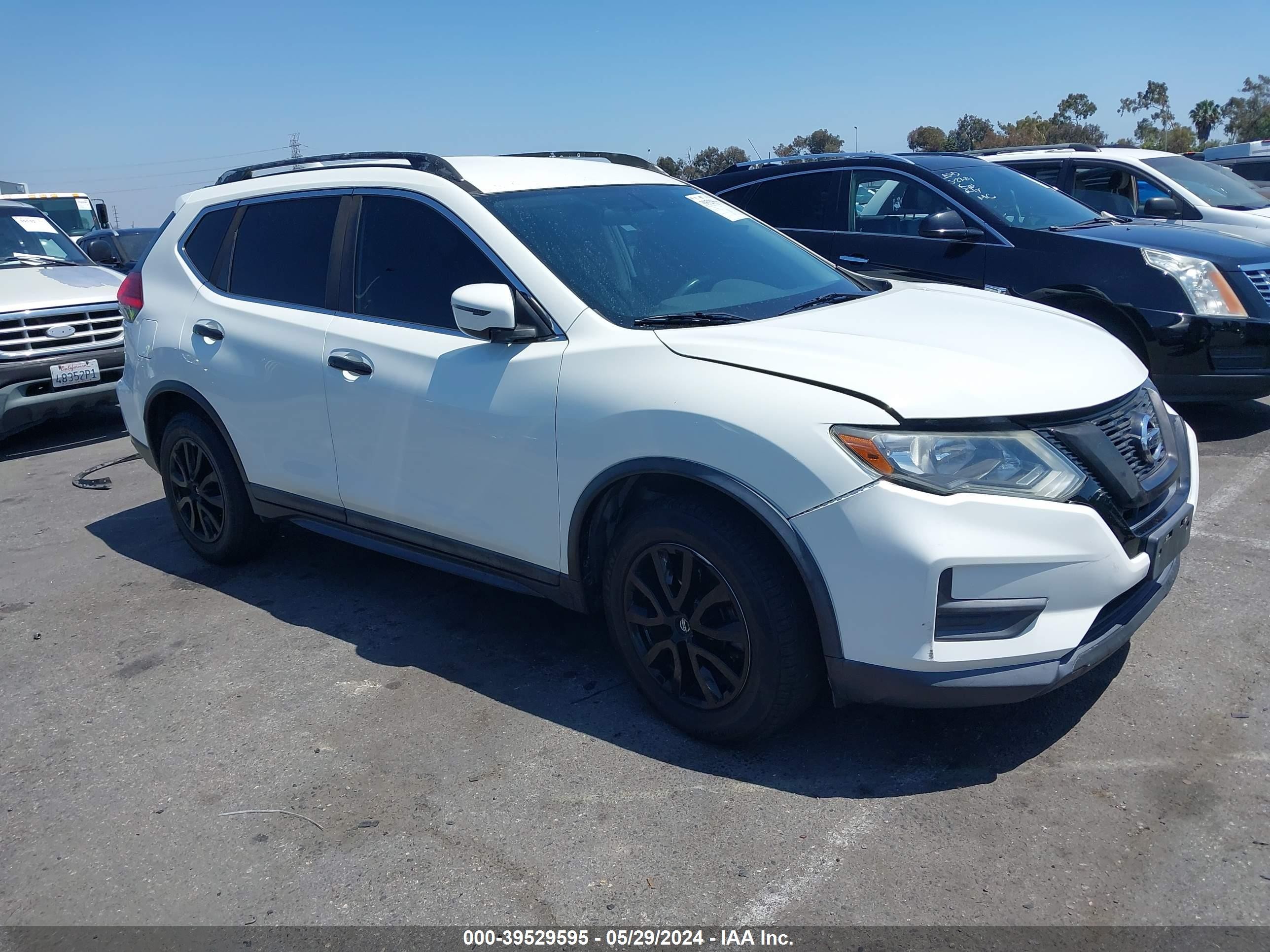 NISSAN ROGUE 2017 5n1at2mt2hc817004