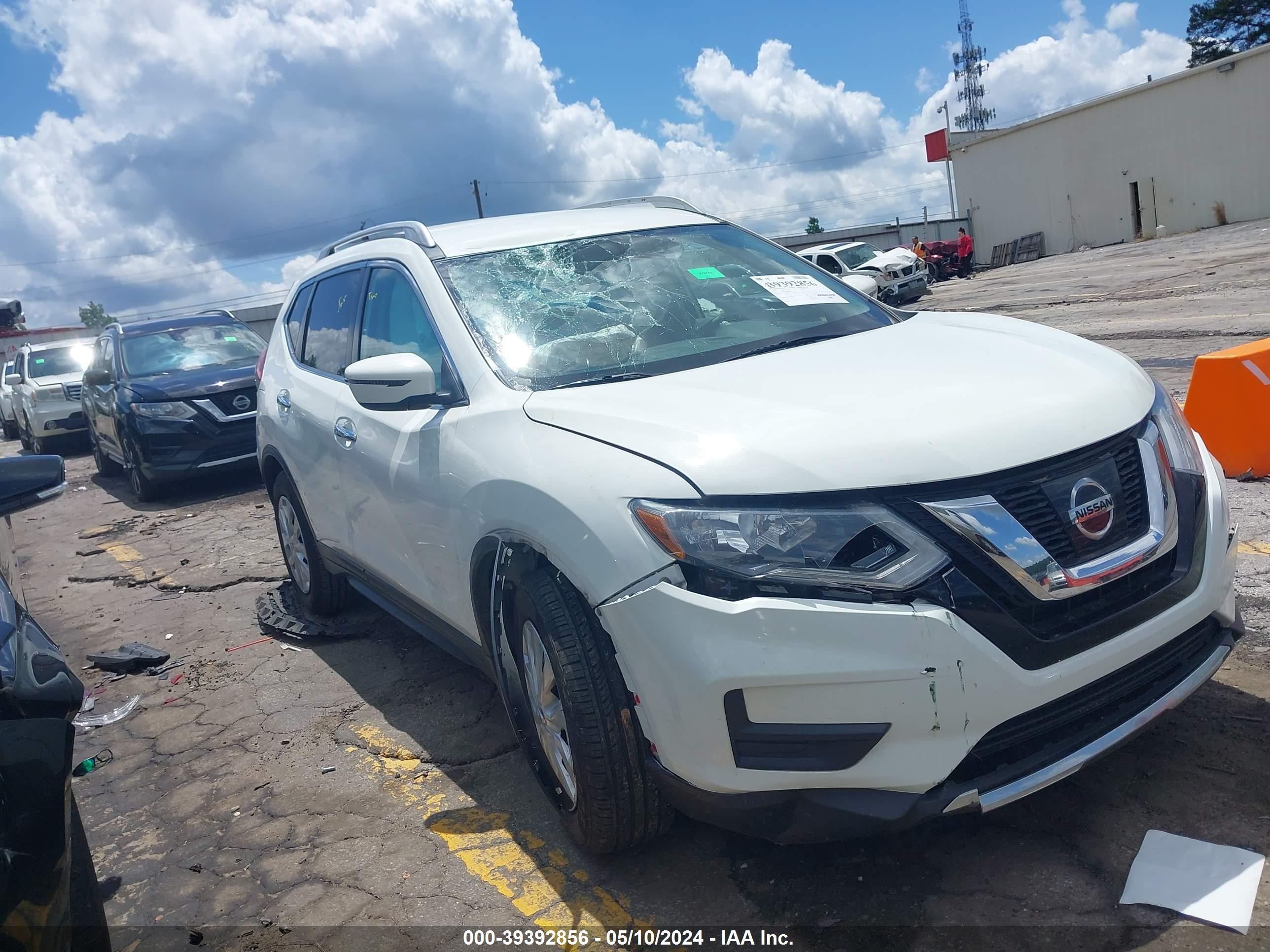 NISSAN ROGUE 2017 5n1at2mt2hc838077