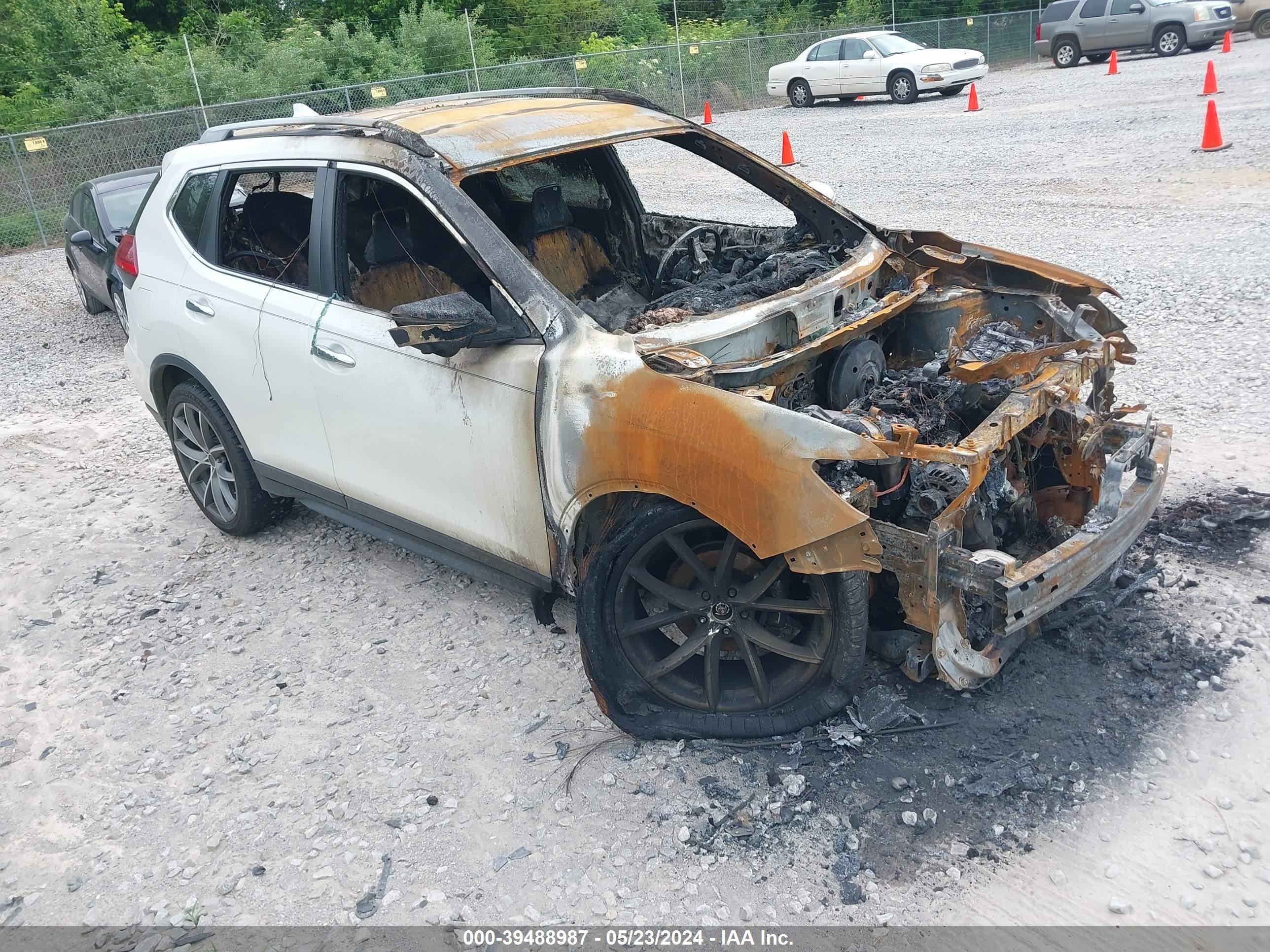 NISSAN ROGUE 2017 5n1at2mt2hc878627