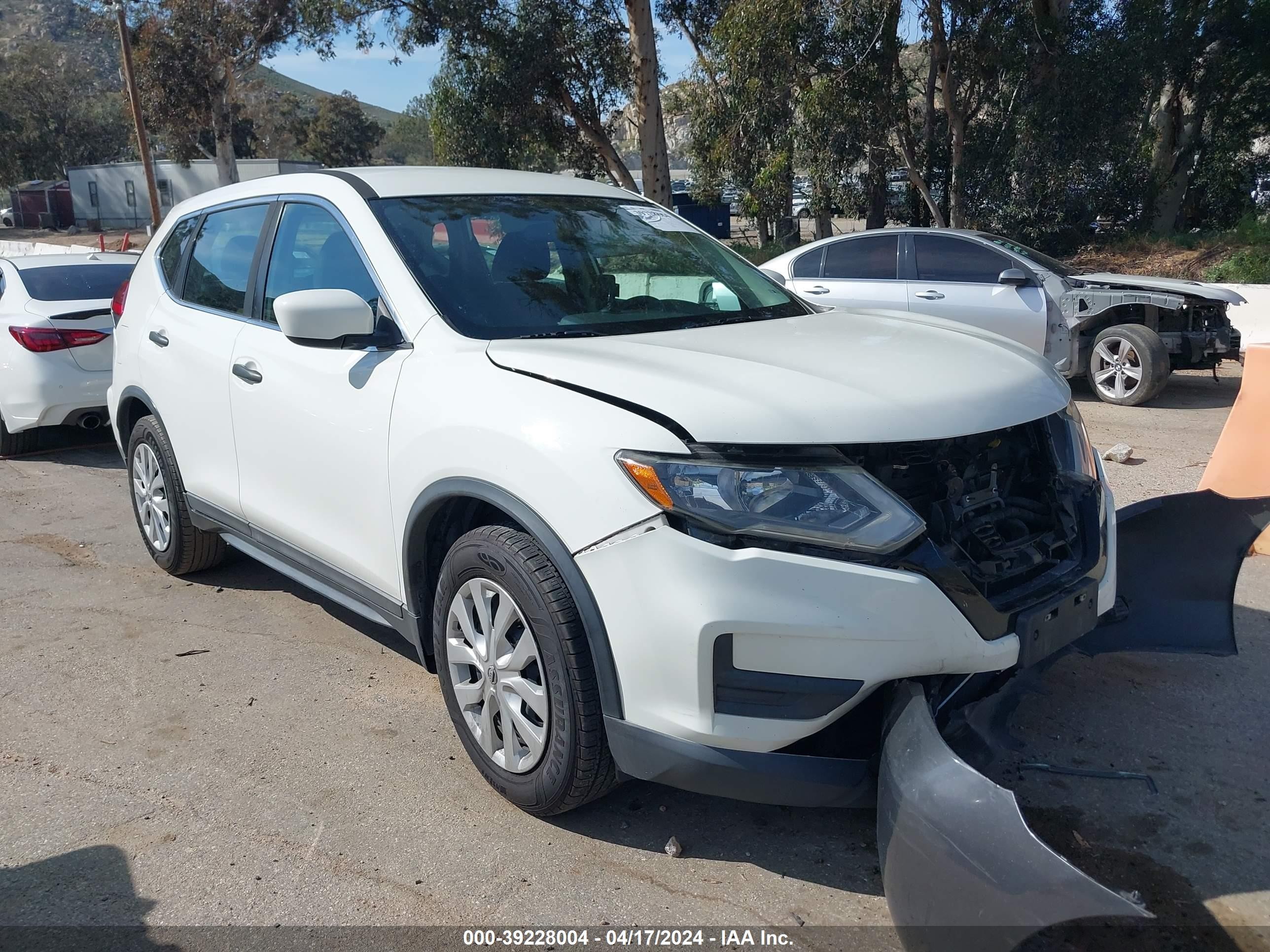 NISSAN ROGUE 2017 5n1at2mt4hc843779