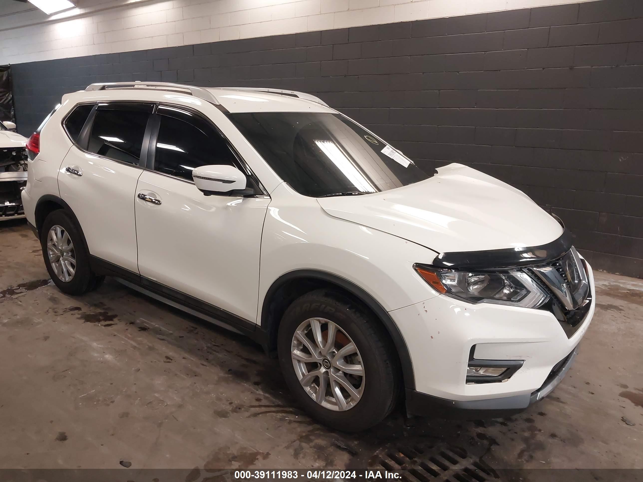 NISSAN ROGUE 2017 5n1at2mt4hc867760