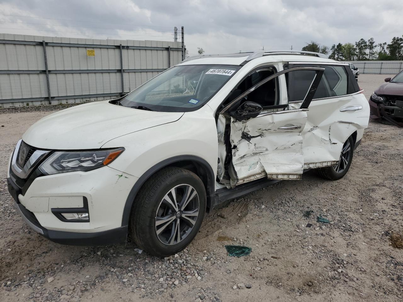 NISSAN ROGUE 2017 5n1at2mt5hc775718