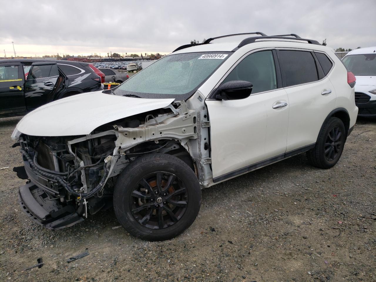 NISSAN ROGUE 2017 5n1at2mt5hc829499