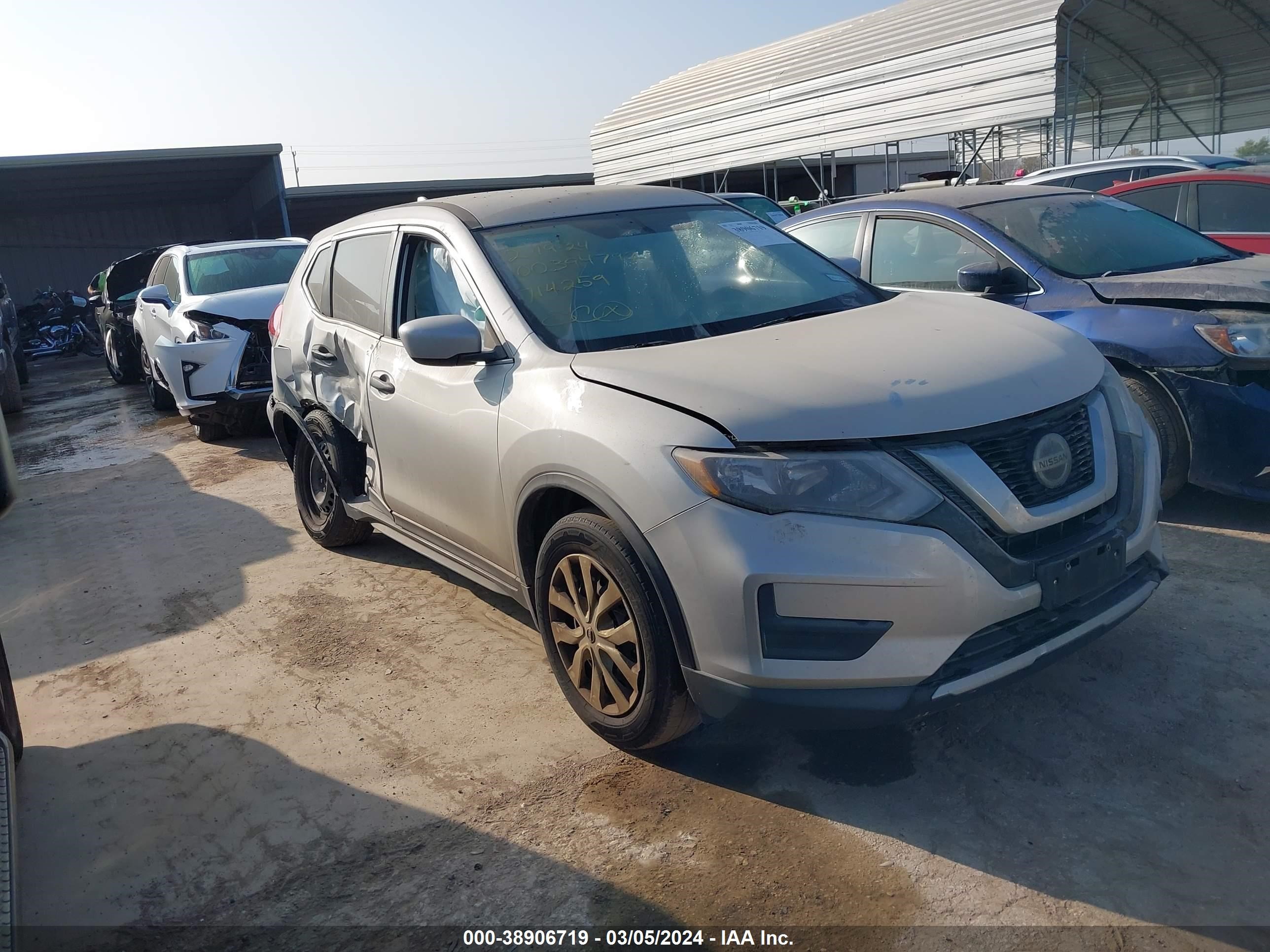 NISSAN ROGUE 2018 5n1at2mt5jc714259