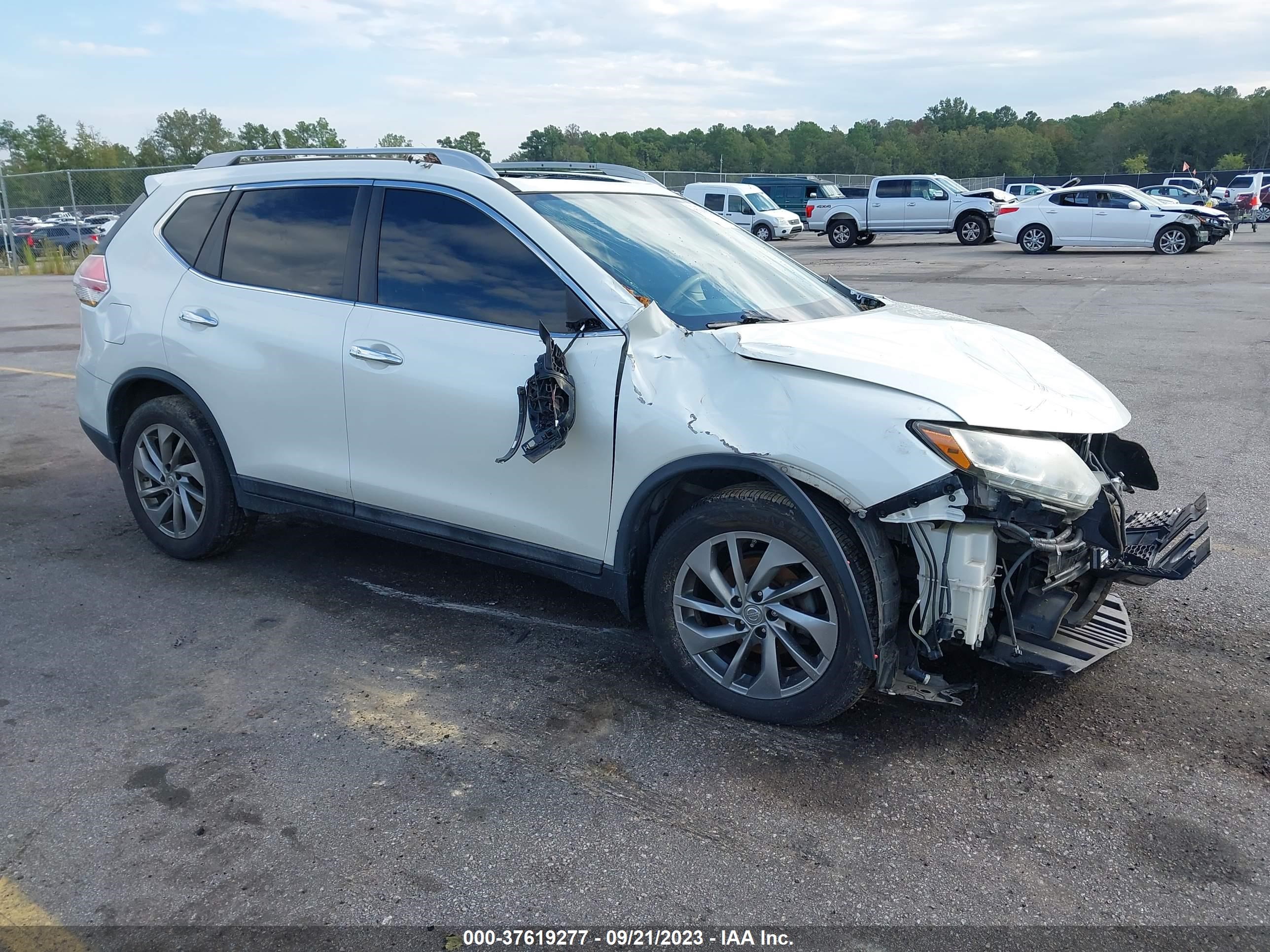 NISSAN ROGUE 2015 5n1at2mt6fc881107