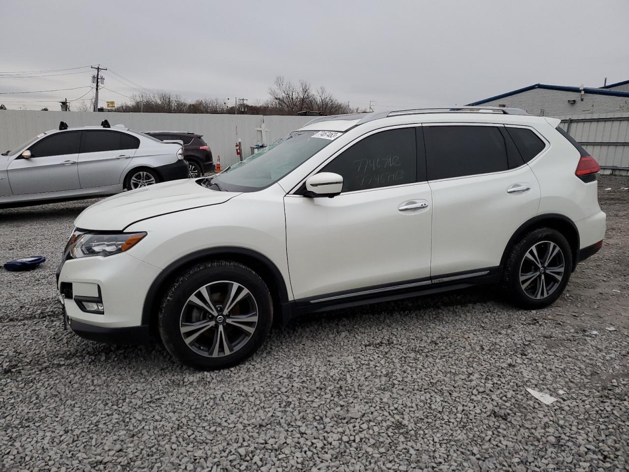 NISSAN ROGUE 2017 5n1at2mt7hc779348