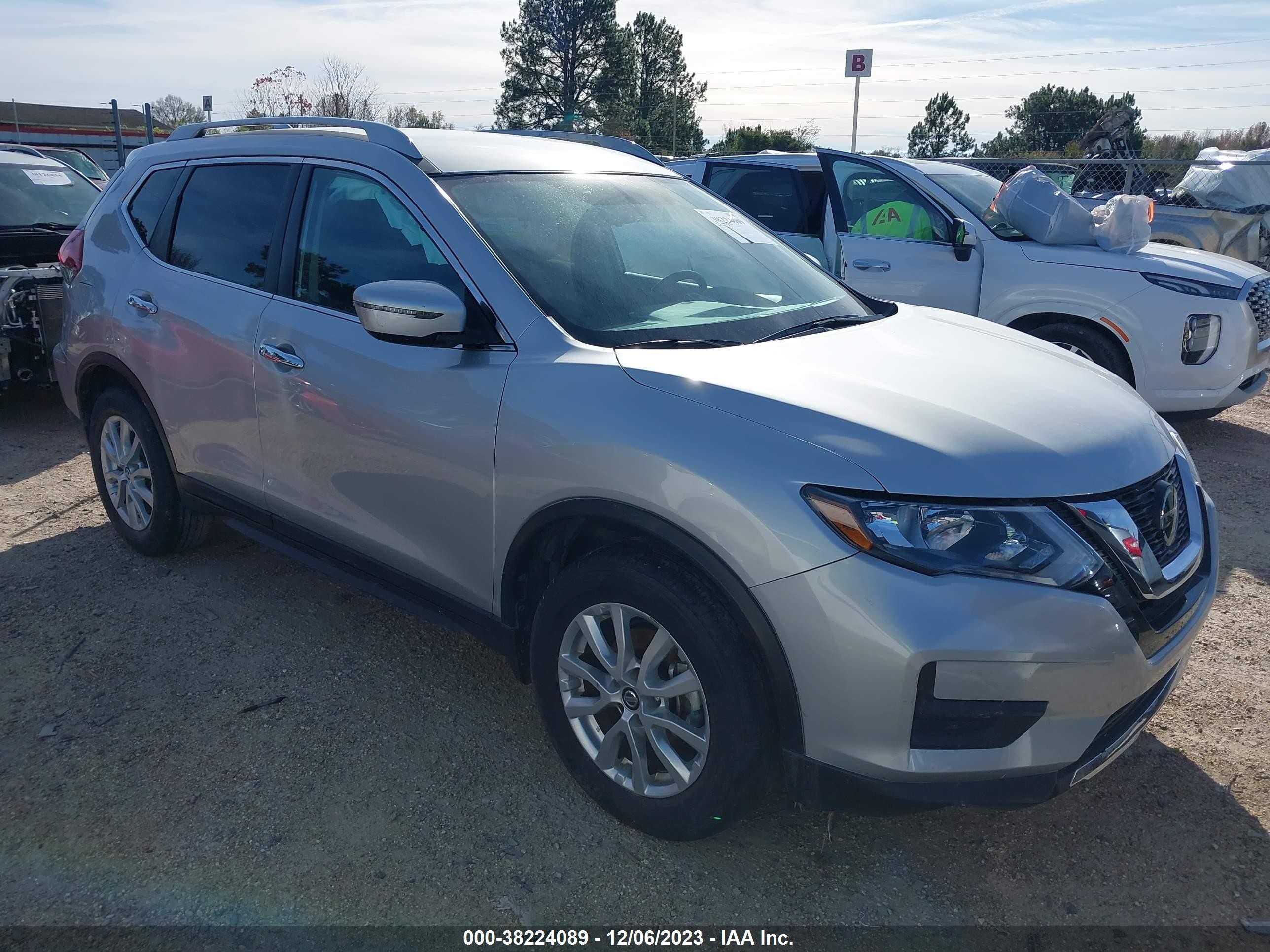 NISSAN ROGUE 2018 5n1at2mt7jc830305